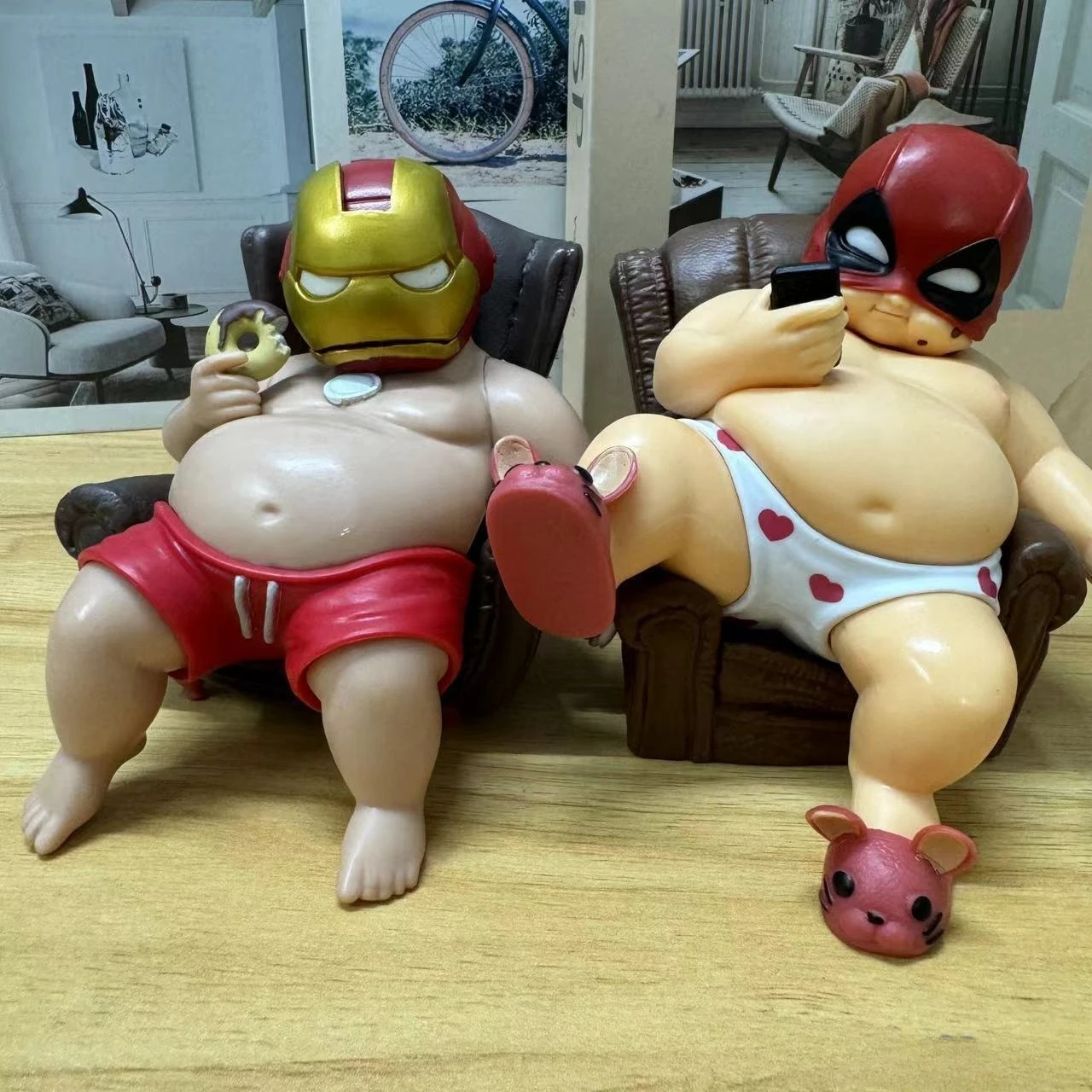 مجموعة Marvel Avengers Deadpool Iron Man Fat Boy، مجموعة لطيفة لسطح المكتب، زينة سيارة لمحبي الأطفال، هدايا ألعاب أعياد الميلاد