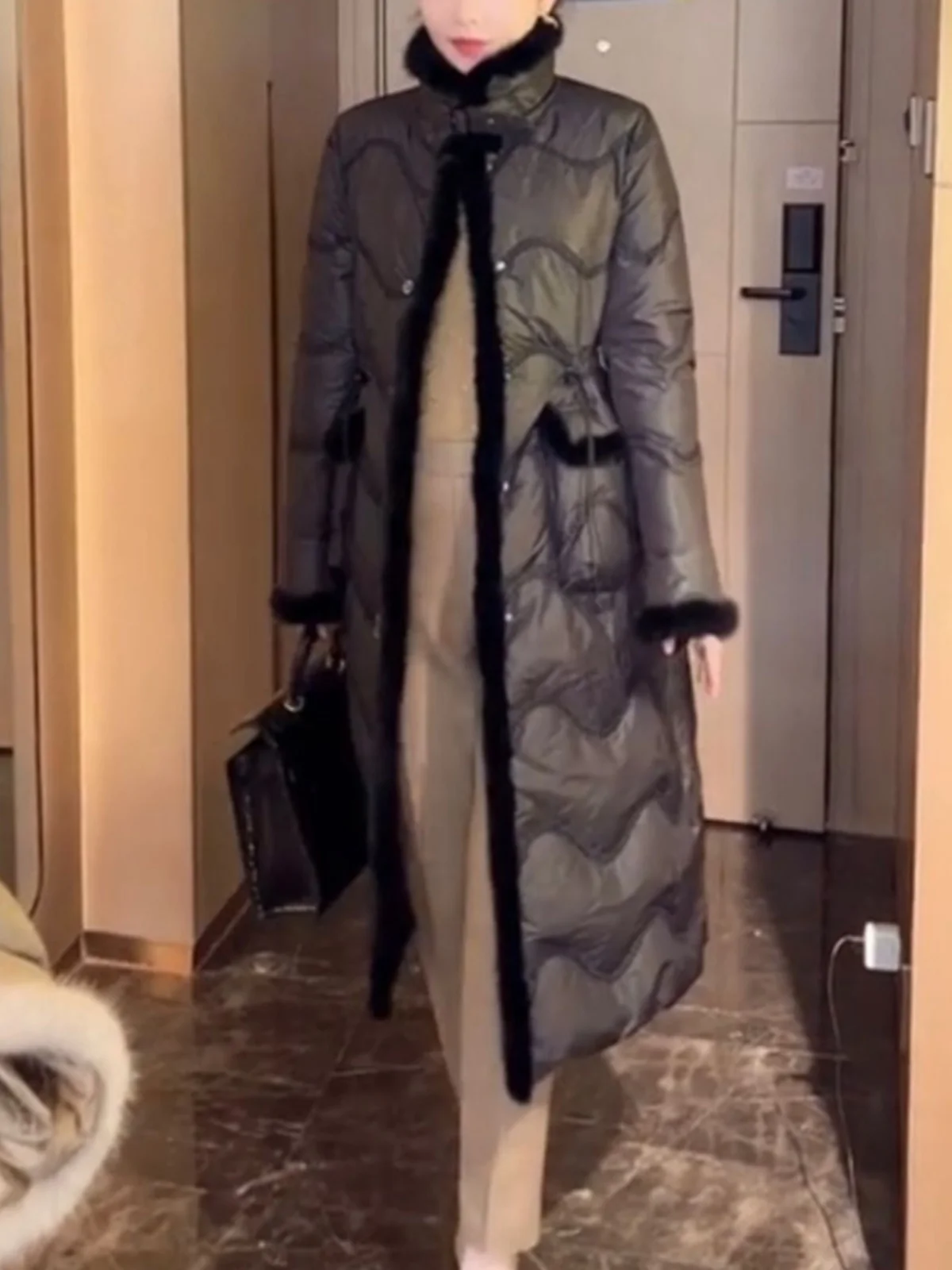 

Winter New 2025 Long Over-Knee Duck Down Coat Women's Gentle Mink Collar Thiened White Feather Commute