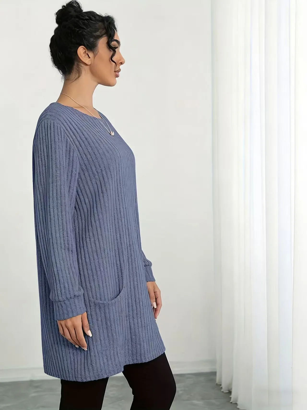 Sukienka plus size, elegancka, z długim rękawem, prążkowana, o luźnym kroju, z detalami kieszeni. Odpowiedni na wiosnę i jesień. Idealny Wybór.