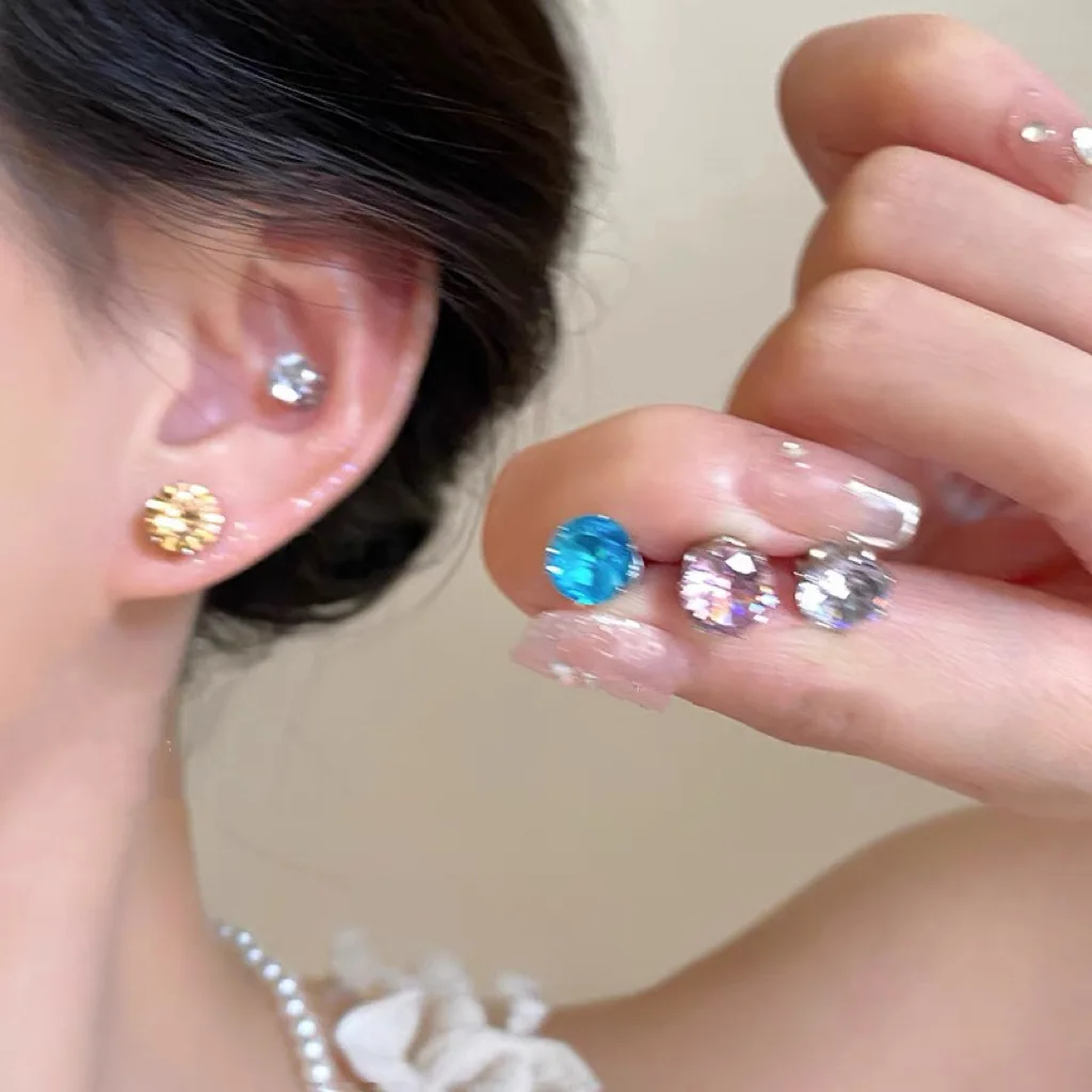 

Super flash zircon magnetic ear clips, no ear holes, women's light luxury high-end niche cochlear nail ear bone clips