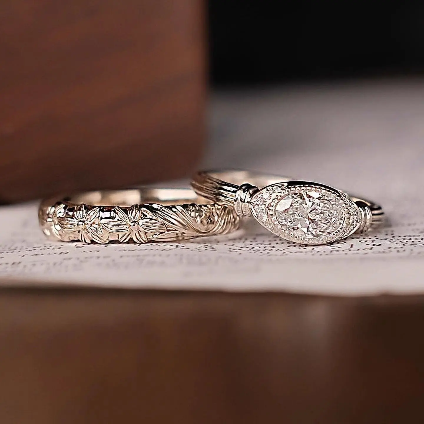 Vintage Roman Column Oval Zircon Open Ring for Women Aged Grooved Texture Luxury Elegant Fashion Finger Ring