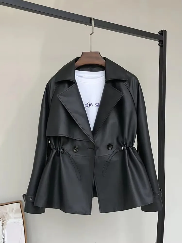 Mauroicardi Mauroicardi ربيع الخريف قصيرة سوداء خفيفة الوزن لينة بولي Leather سترة جلدية المرأة الرباط الخصر ملابس أنيقة 2025