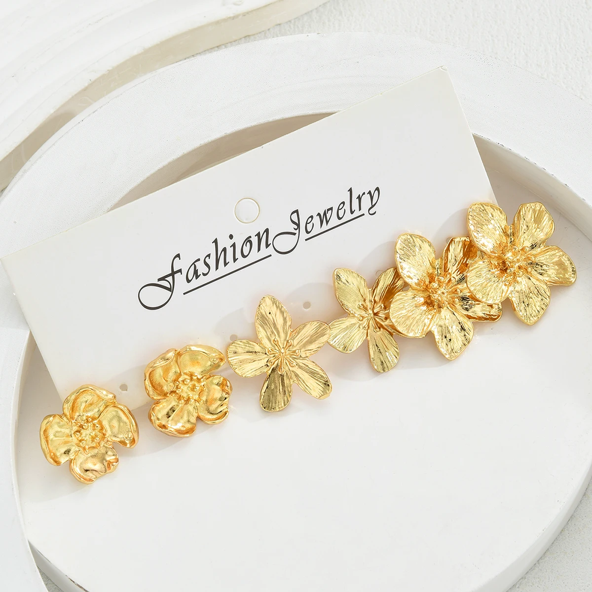 مجموعة أقراط على شكل زهرة معدنية عصرية مكونة من 6 قطع مجوهرات نسائية عصرية لامعة للحفلات اليومية فكرة هدية مزخرفة لها