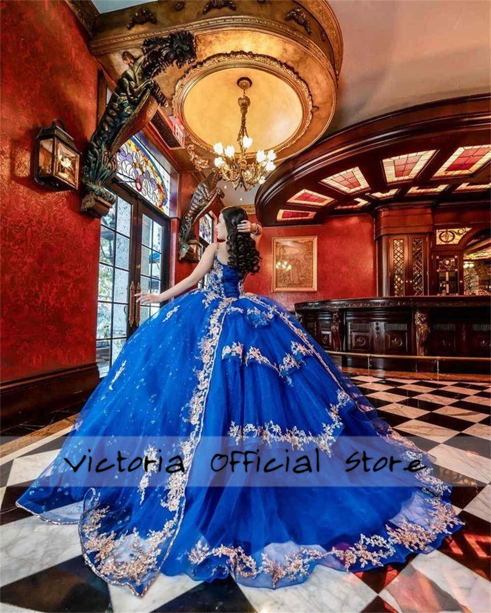 Royal Blue Tulle applique emas 15 gaun Quinceanera 2024 gaun pesta bahu gaun Quince gaun acara Formal manis 16