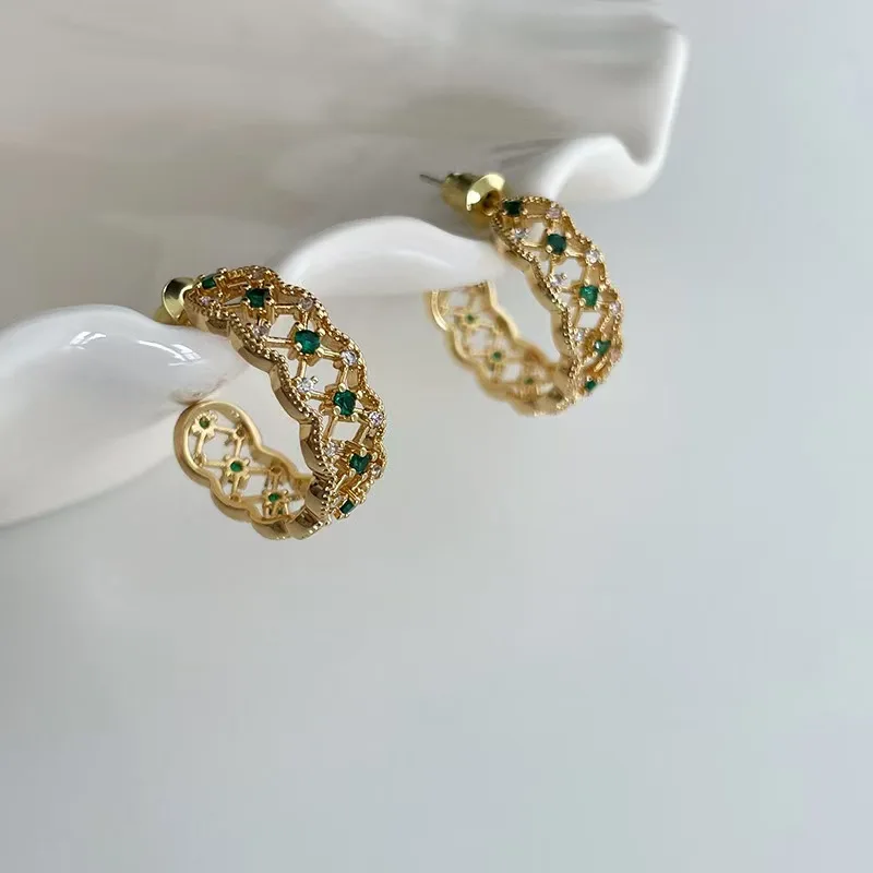 

Vintage Gold Emerald Hollow Lace Ear Hoops 925 Silver C Shape Ear Circle Huggie Full Zircons Geometric Earring Jewelry Bijoux