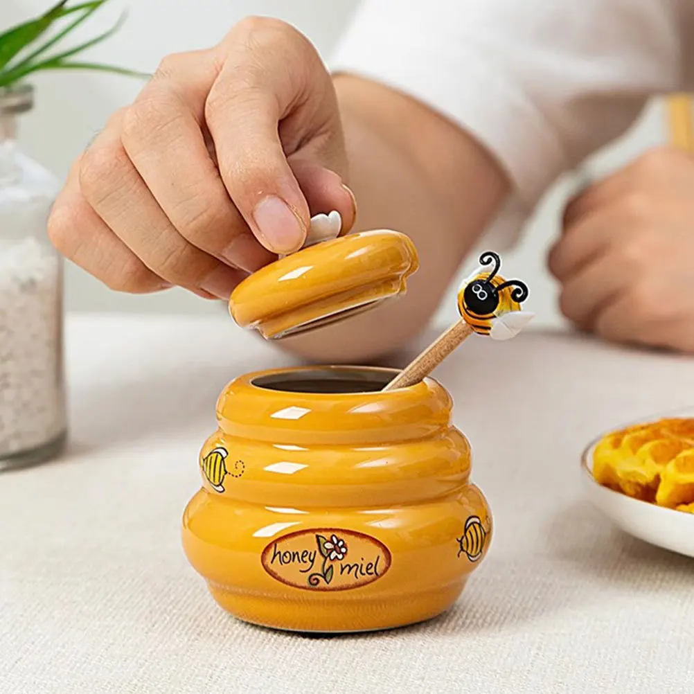 

1Set Ceramic Honey Jar Honey Pot Lidded Storage Container Kitchen Syrup Dispenser 140ml Home Syrup Jar