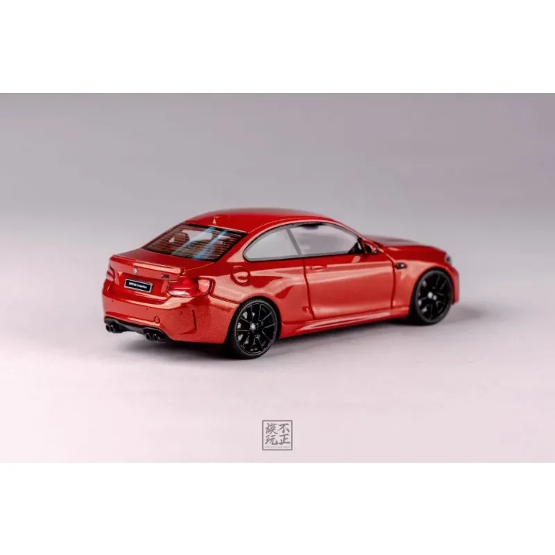 1:64 BMW M2 M2C symulowany statyczny model samochodu z żywicy, kolekcja dziecięcych zabawek dekoracyjnych, świąteczne prezenty dla przyjaciół.