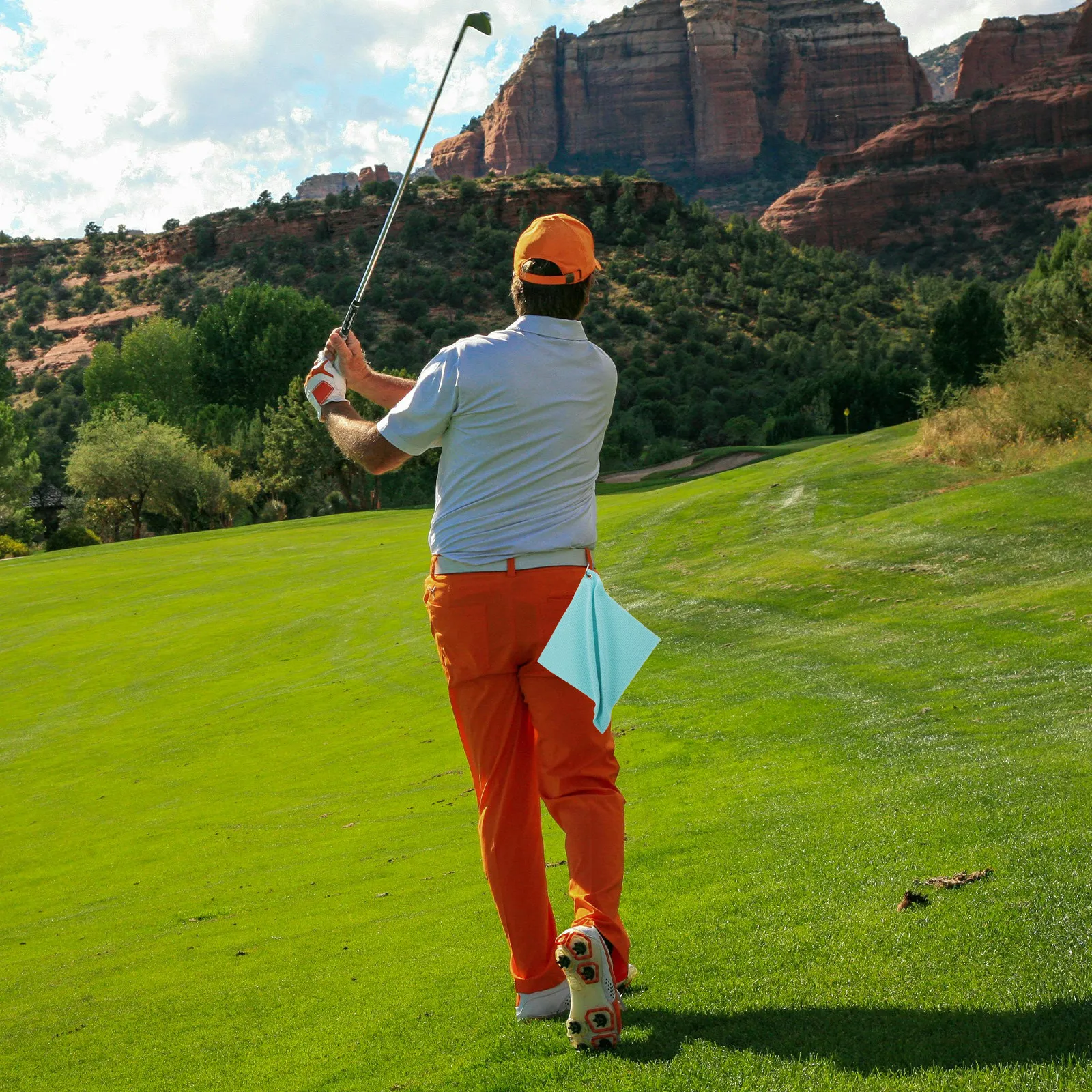 

2 шт. компактных портативных полотенец для гольфа из микрофибры, инструмент для чистки мячей, для занятий спортом на открытом воздухе, для влажной и сухой уборки, многофункциональные