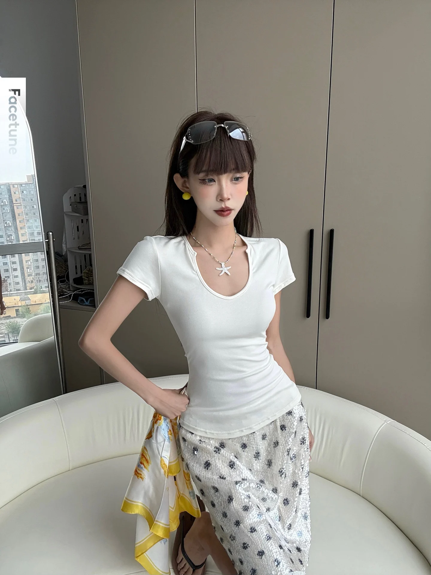 

Slim Fit Short Sleeve T-Shirt Women's Design Shoulder U-Neck Waist Cinching Casual Style Cotton Village Fashion Top