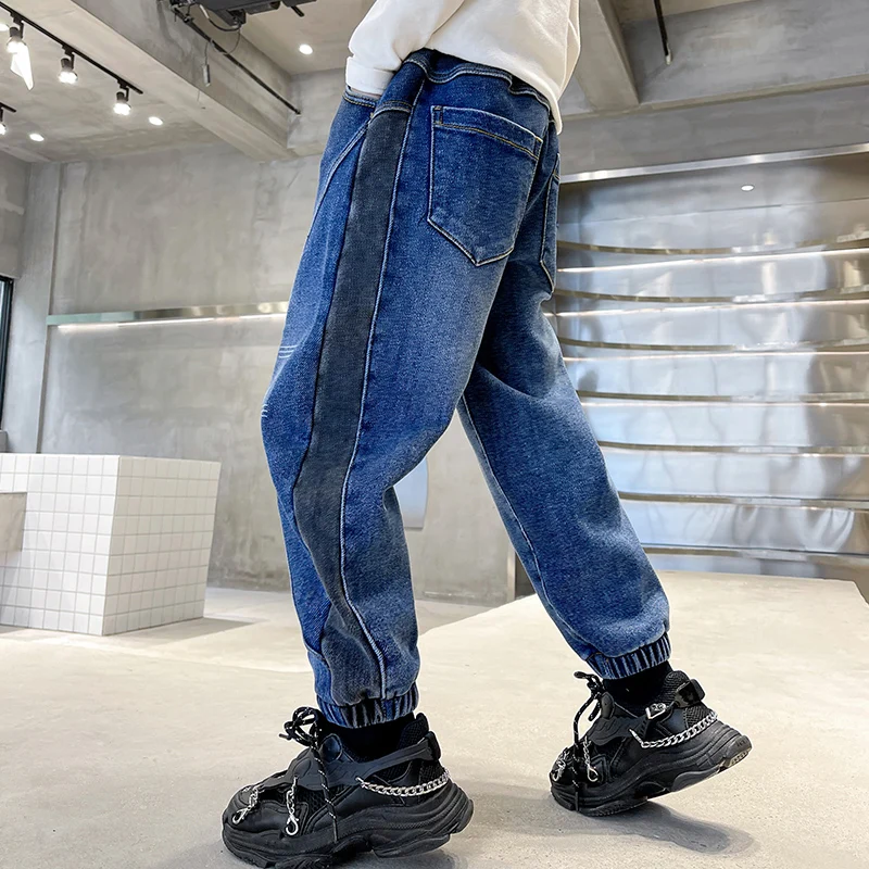 In 2023, the Korean version of trousers for children and boys in autumn was spliced with jeans and double-color-bundled jeans.