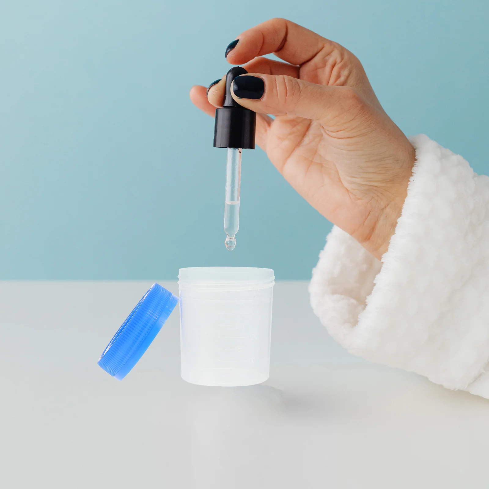 25 szt. Kubek do pobierania próbek z podziałką Pojemnik na próbkę moczu Zbiórka plwociny z pokrywkami Próbka medyczna 40 ml Fekalne