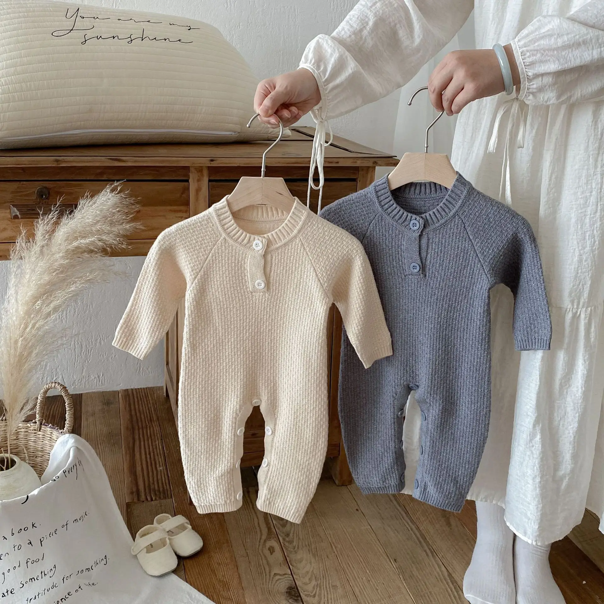 

Autumn Knitted Jumpsuit with Baby Raglan Sleeves Stylish Outdoor Climbing Clothes Versatile for Both Male and Female Baby