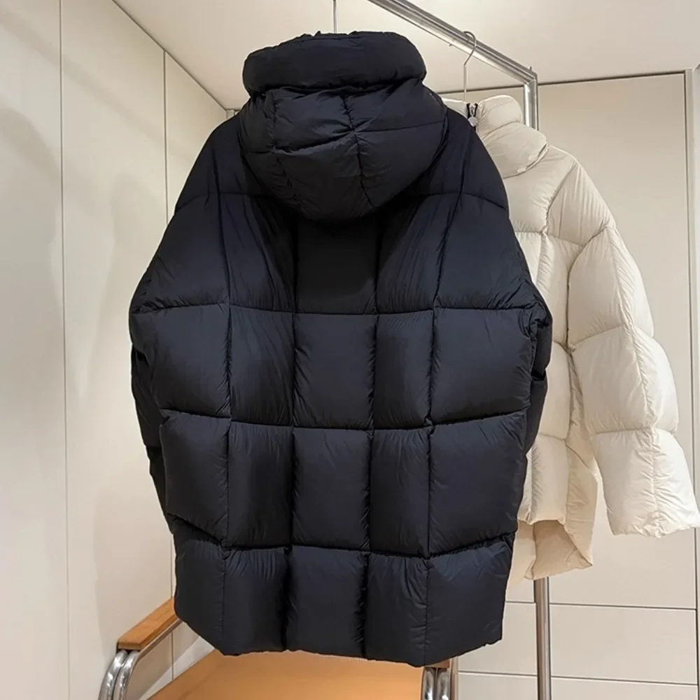 النساء 2025 الخريف الشتاء سميكة الأبيض بطة أسفل سترة نمط جديد خفيفة للغاية كريم نفخة مثل سستة الخبز معطف فضفاض غير رسمي