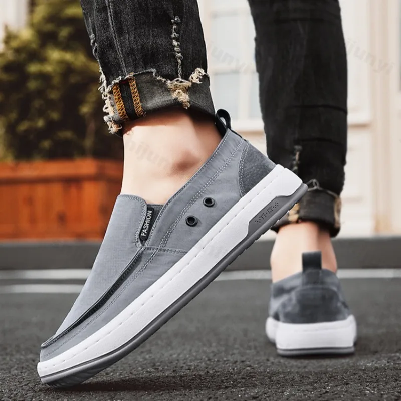 

Новинка лета 2024, мужская парусиновая повседневная спортивная обувь, дышащая удобная обувь с неглубоким носком, модные трендовые низкие кроссовки на массивном каблуке