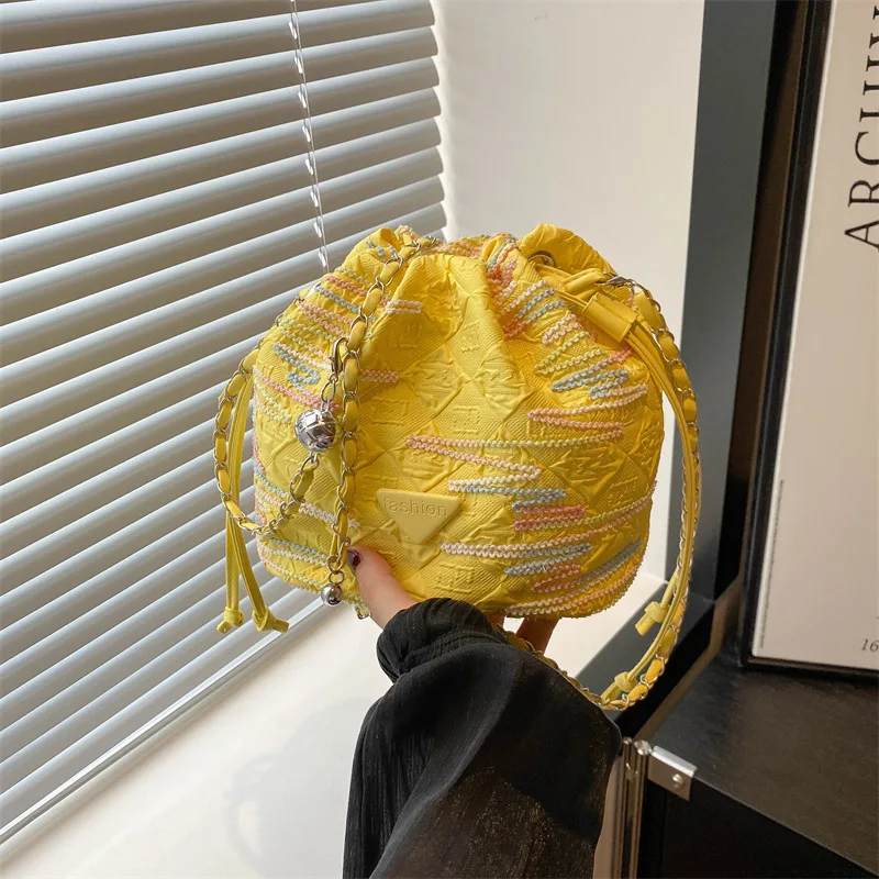 

2025 Summer Small Bucket Bag New Chinese Style Crossbody Purse for Women Minimalist Casual Niche Design Fashion Shoulder Bag