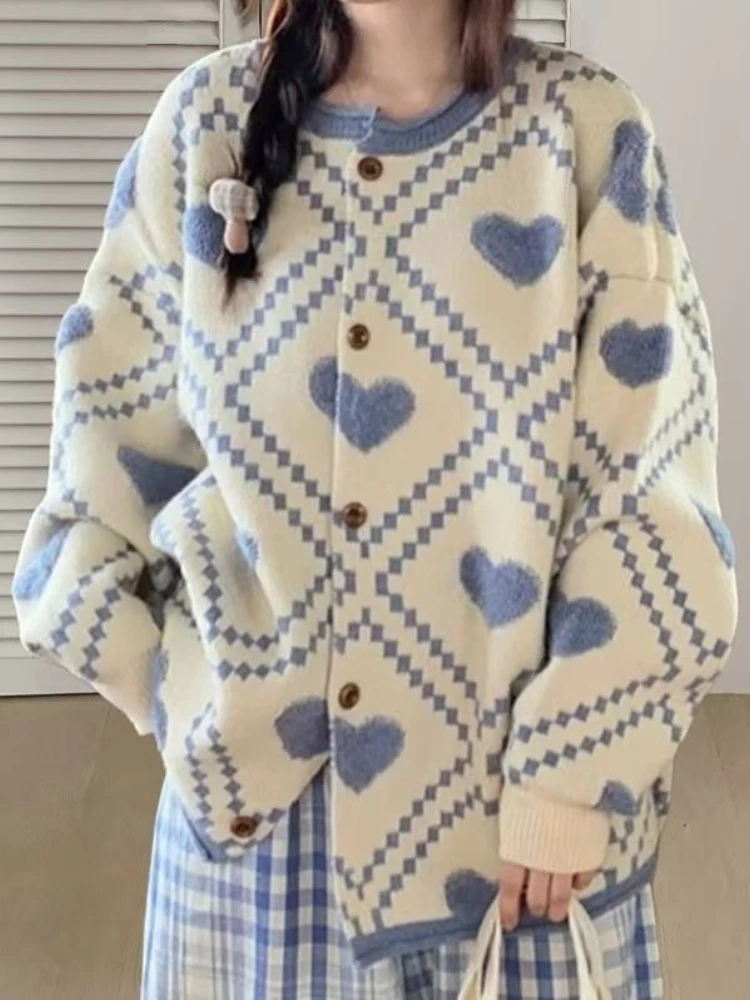 

Корейский вязаный кардиган, куртки, милый клетчатый свитер с вышивкой в виде сердца и любви, пальто в японском консервативном стиле, зима-осень, верхняя одежда для девочек