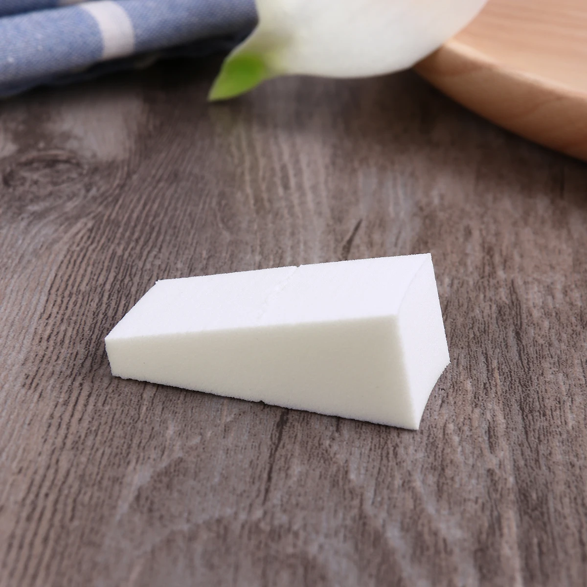 Spugna facciale triangolare da 24 pezzi per applicazioni di trucco Strumento per miscelare bordi lisci Soffio riutilizzabile per fard e polvere