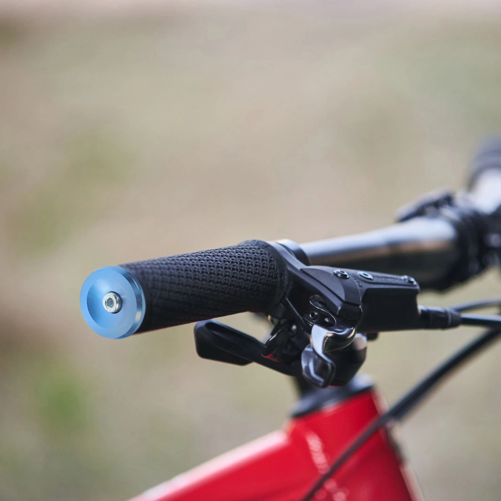 

2Pairs Bike Handlebar End Plugs Anti-Slip Secure Fit for Mtb Road Bike Aluminum Alloy Handle Locking Caps Replacement Cycling