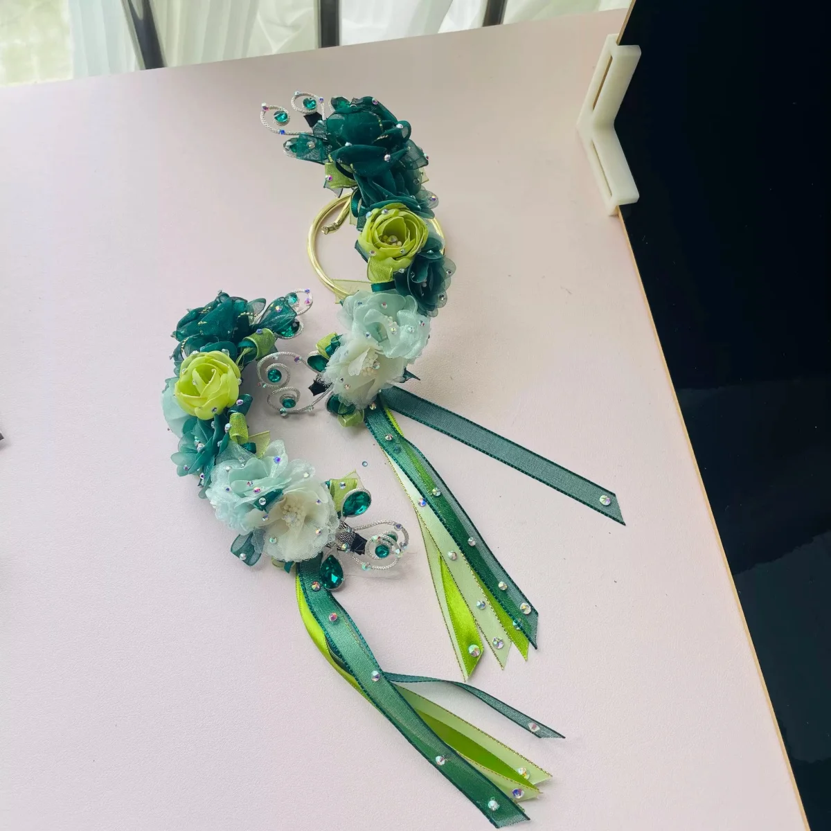 Unrestricted daughter headpiece with double-sided floral garlands in dark green, including Gebelia and other universal ballet fl