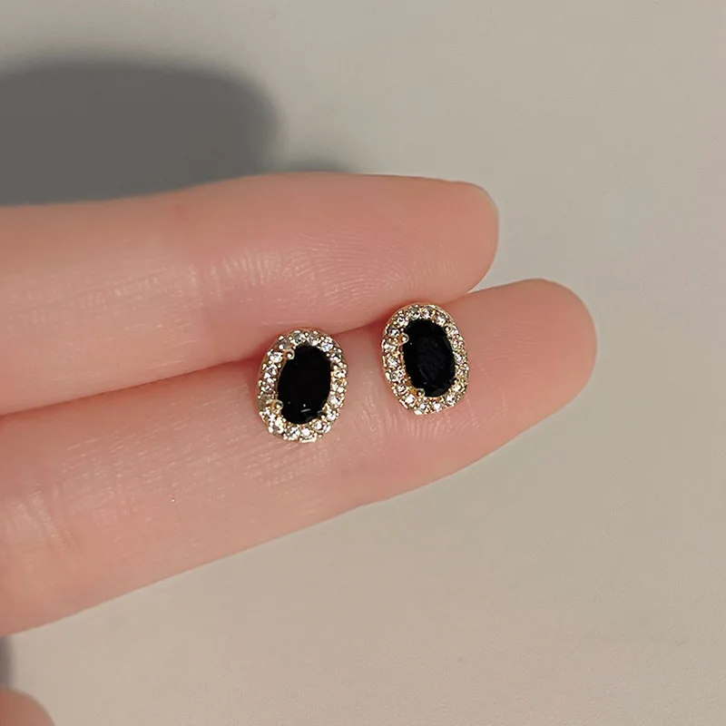 

Vintage Black Zircon Light Luxury Customized Stud Earrings for Women Fashion Jewelry Minimalist Accessories Wholesale