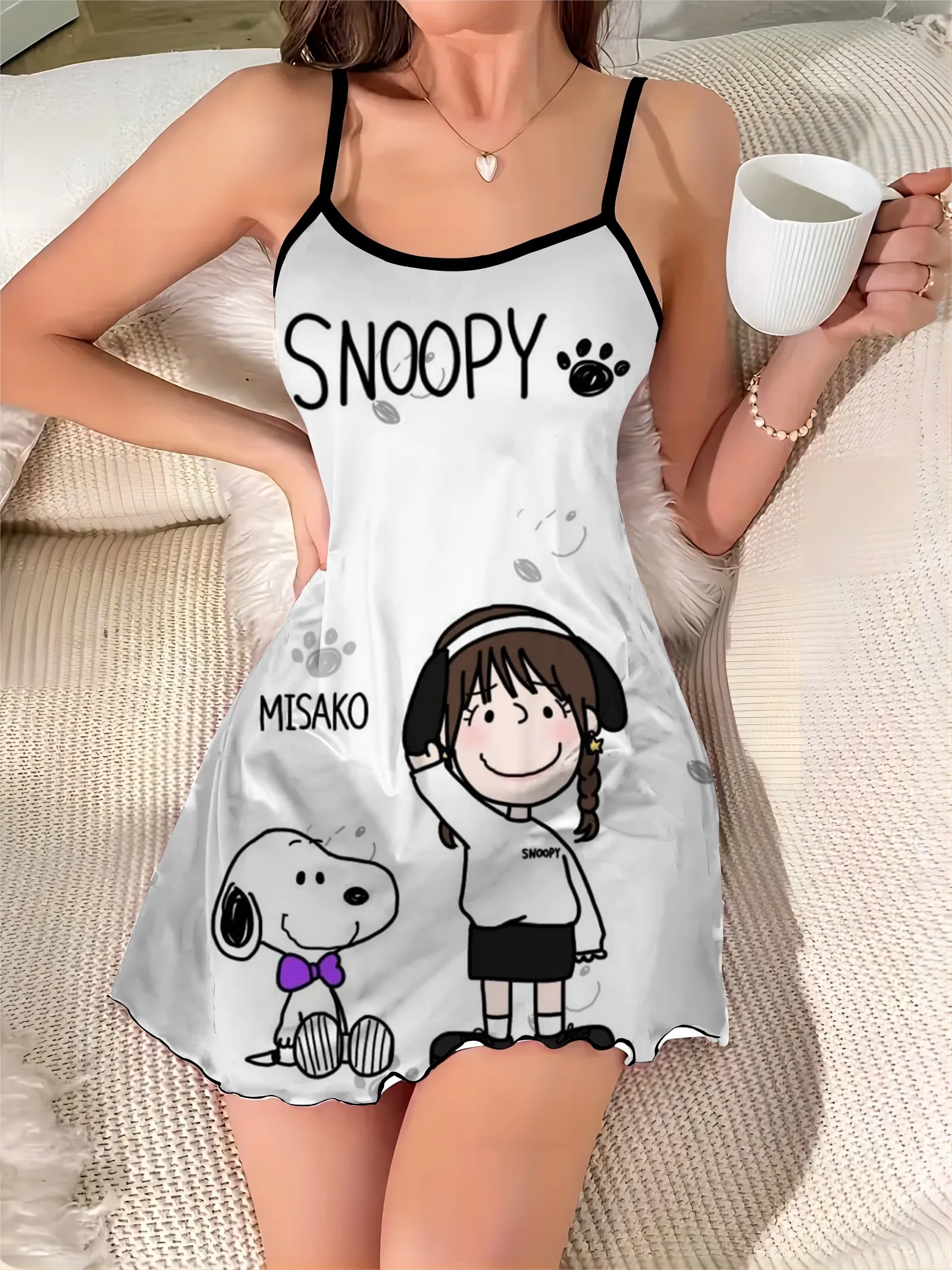 Eleganckie sukienki dla kobiet Satynowa sukienka Sałata Wykończenie Snoopy Moda Lato 2024 Szykowna mini seksowna sukienka z wykończeniem na szyi Sukienka na ramiączkach do domu