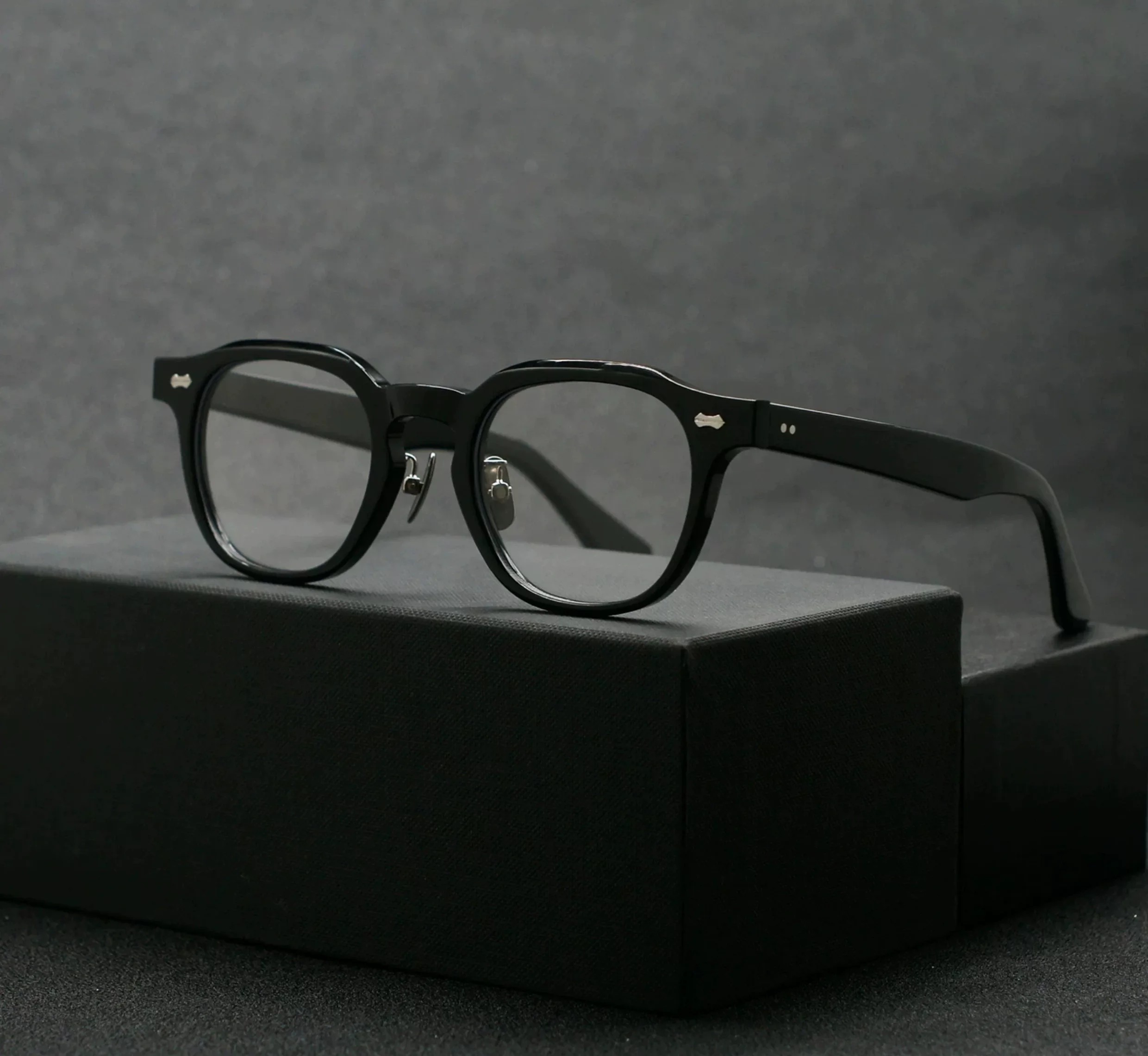 Vintage square acetate eyeglass frames for men and women, fashionable and suitable for prescription glasses