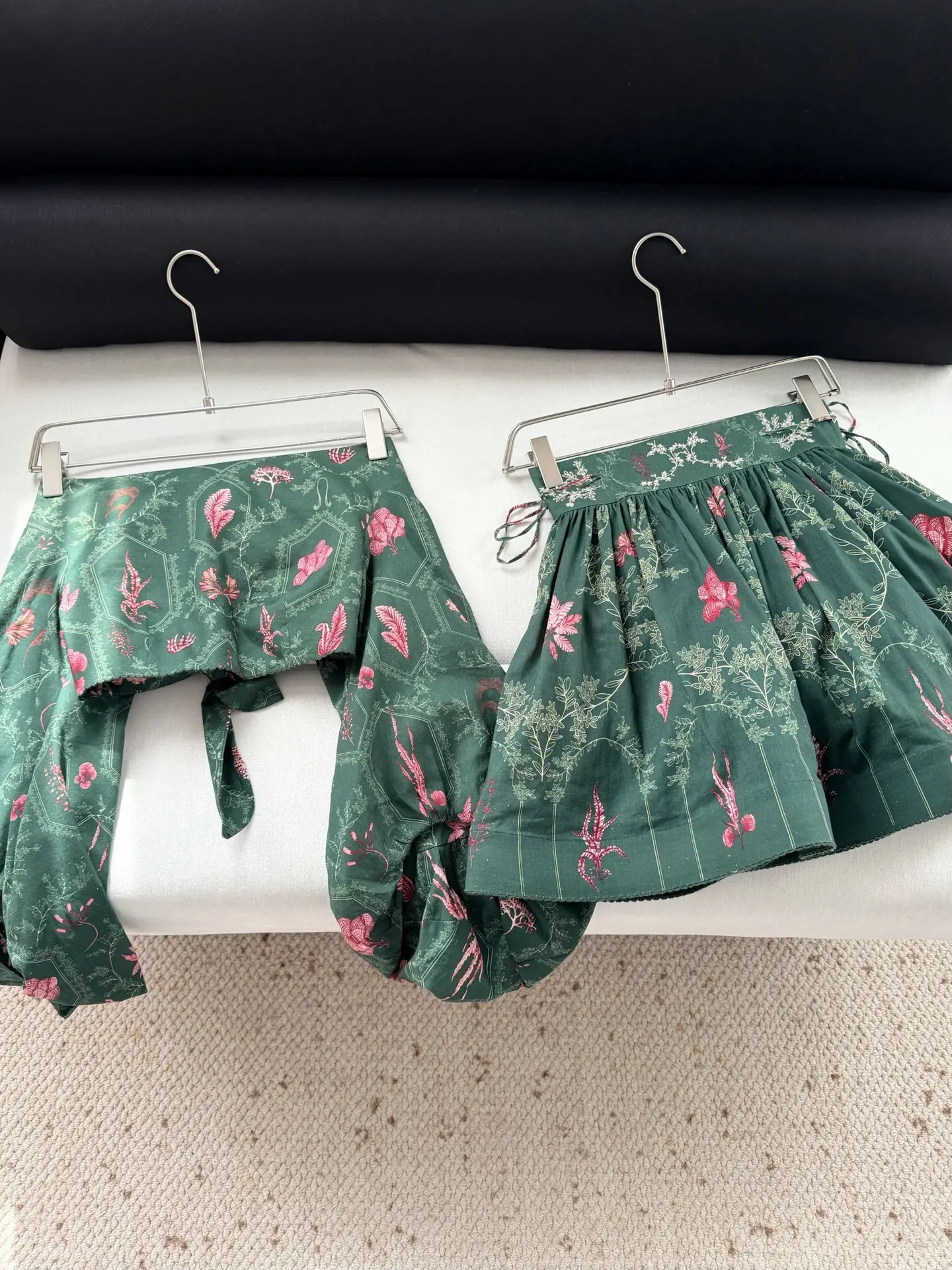 Flower Print Women's Green Set Back Lace-up Slash Neck Lantern Sleeve Top + High Waist Mini Shorts Skirt