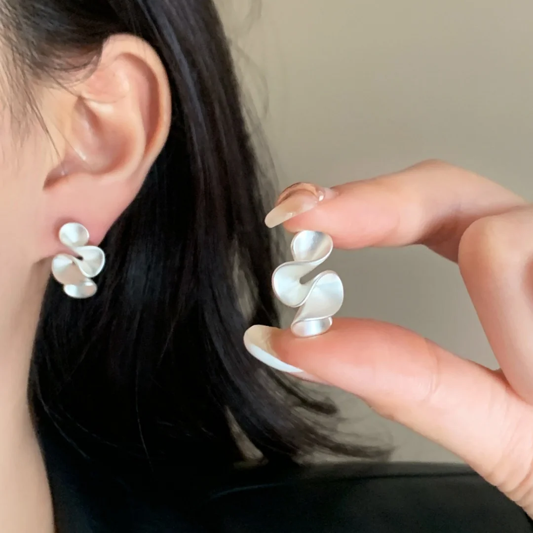 

DUTRIEUX Vintage Twisted Flower Earring Women's Trendy Sexy Niche Design Ear Studs Ear Decorations Jewelry Trendy Accessory Gift