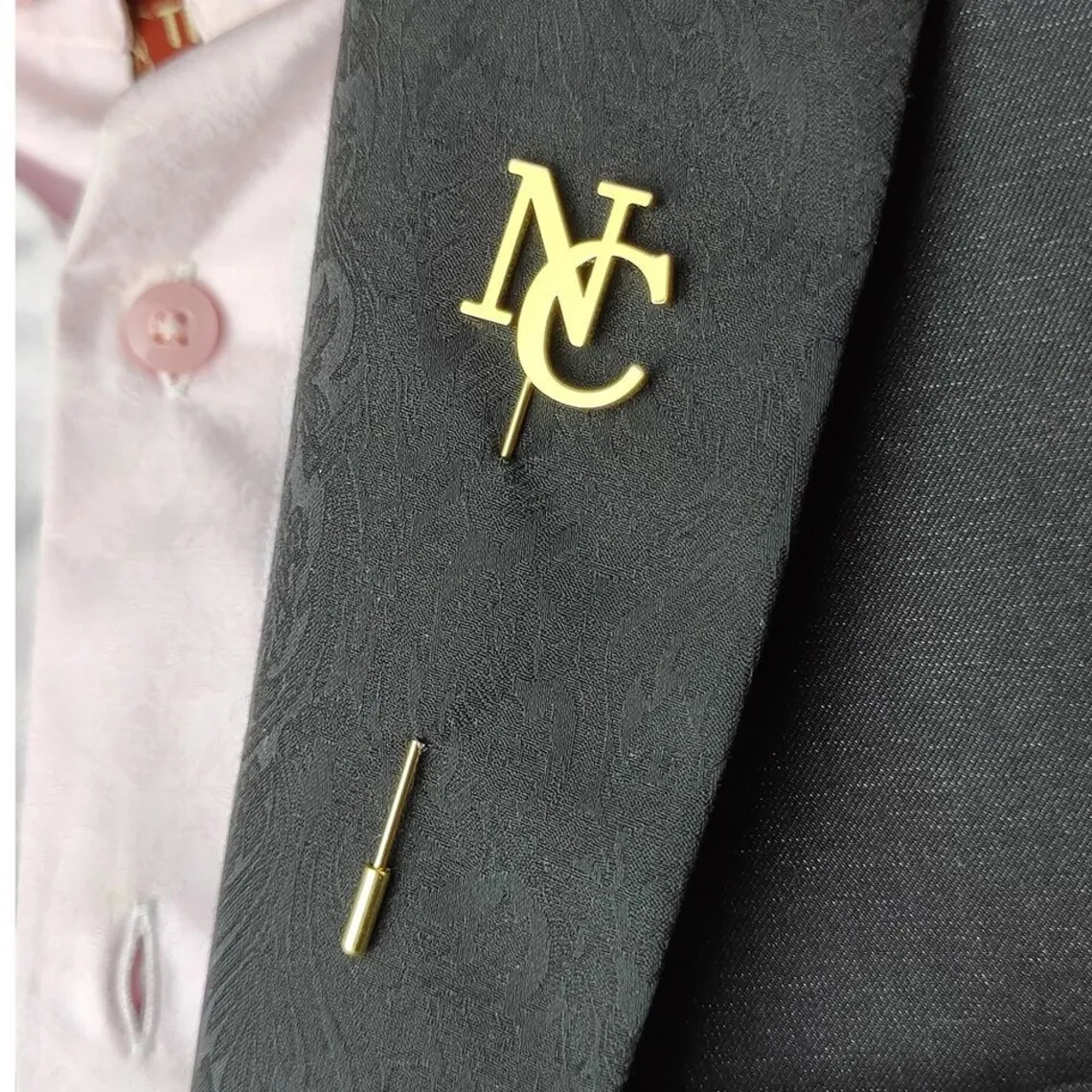 

Custom Double Letters Men Pins Western-style Clothes Jewelry Personalized Gold Color Women Business Attire Initials Brooch Pin