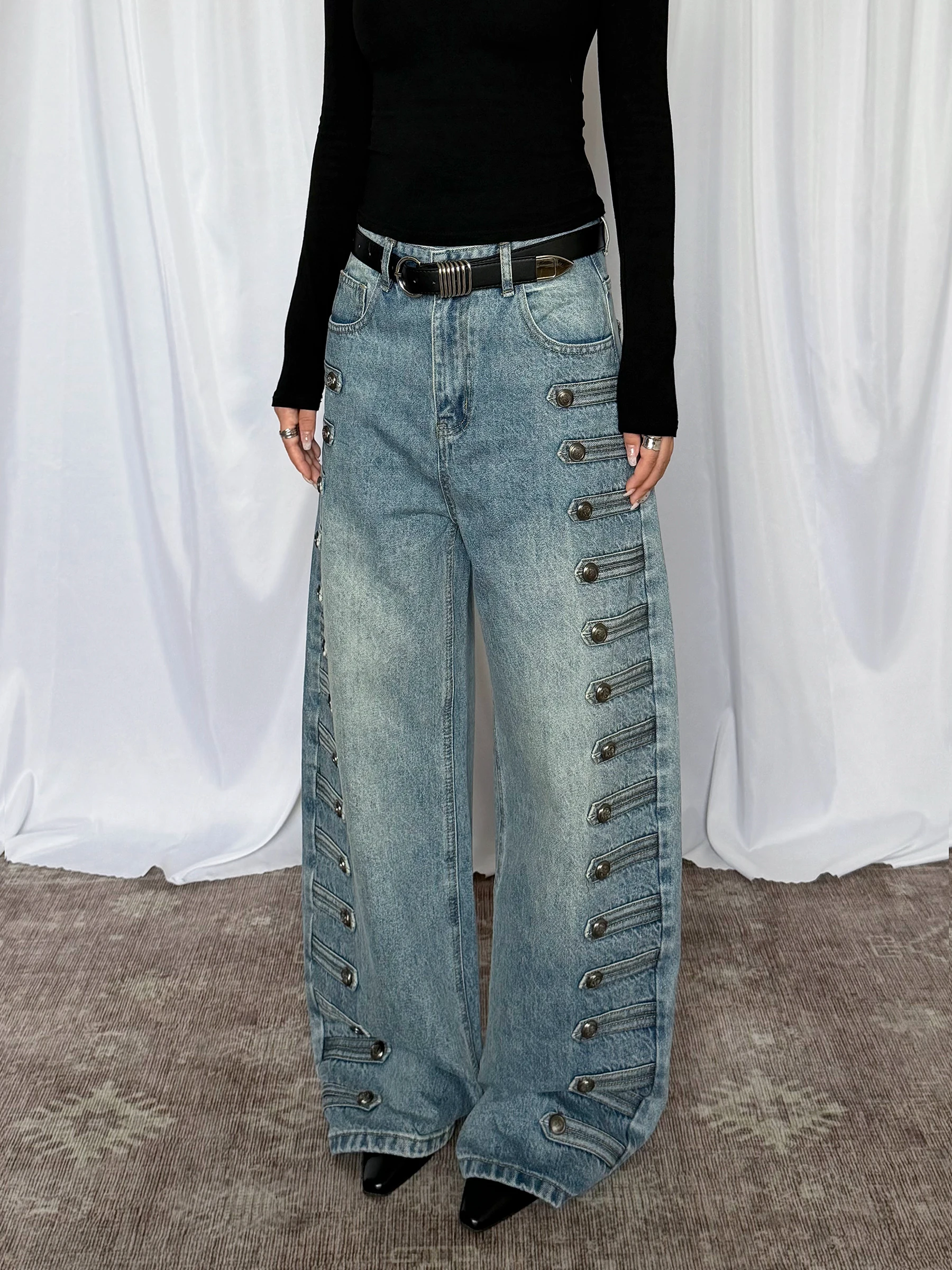 Calças Jeans Unissex de Perna Larga com Fivela de Metal Estilo Napoleão, Design Moderno, Lavadas, Casuais, com Detalhe de Bor...