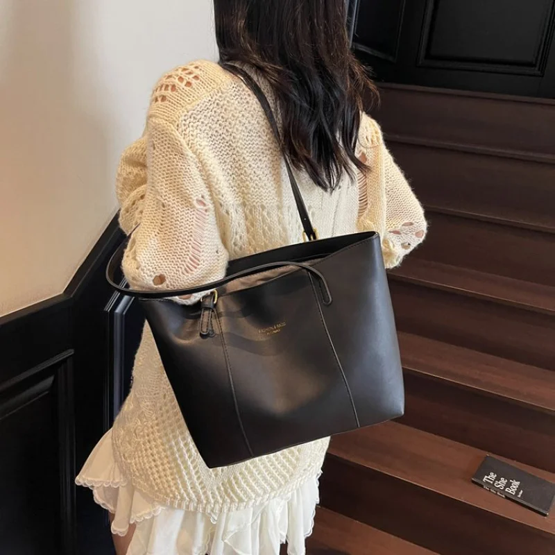 حقيبة يد نسائية واسعة وأنيقة، حقائب يد جلدية مصممة شهيرة، حقيبة كلاسيكية أنيقة للاستخدام اليومي