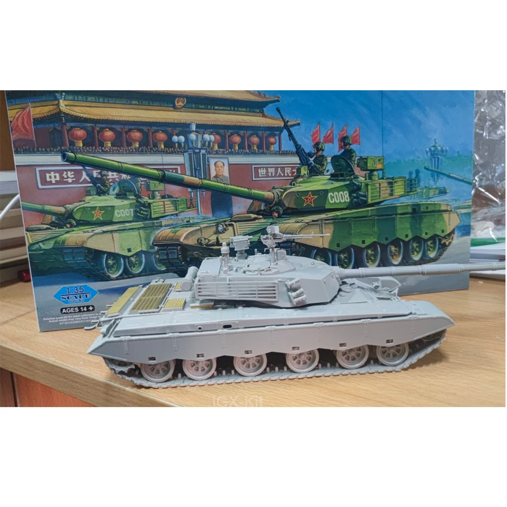 

Hobbyboss 82438, пластиковый сборочный комплект модели основного боевого танка PLA ZTZ99 в масштабе 1/35