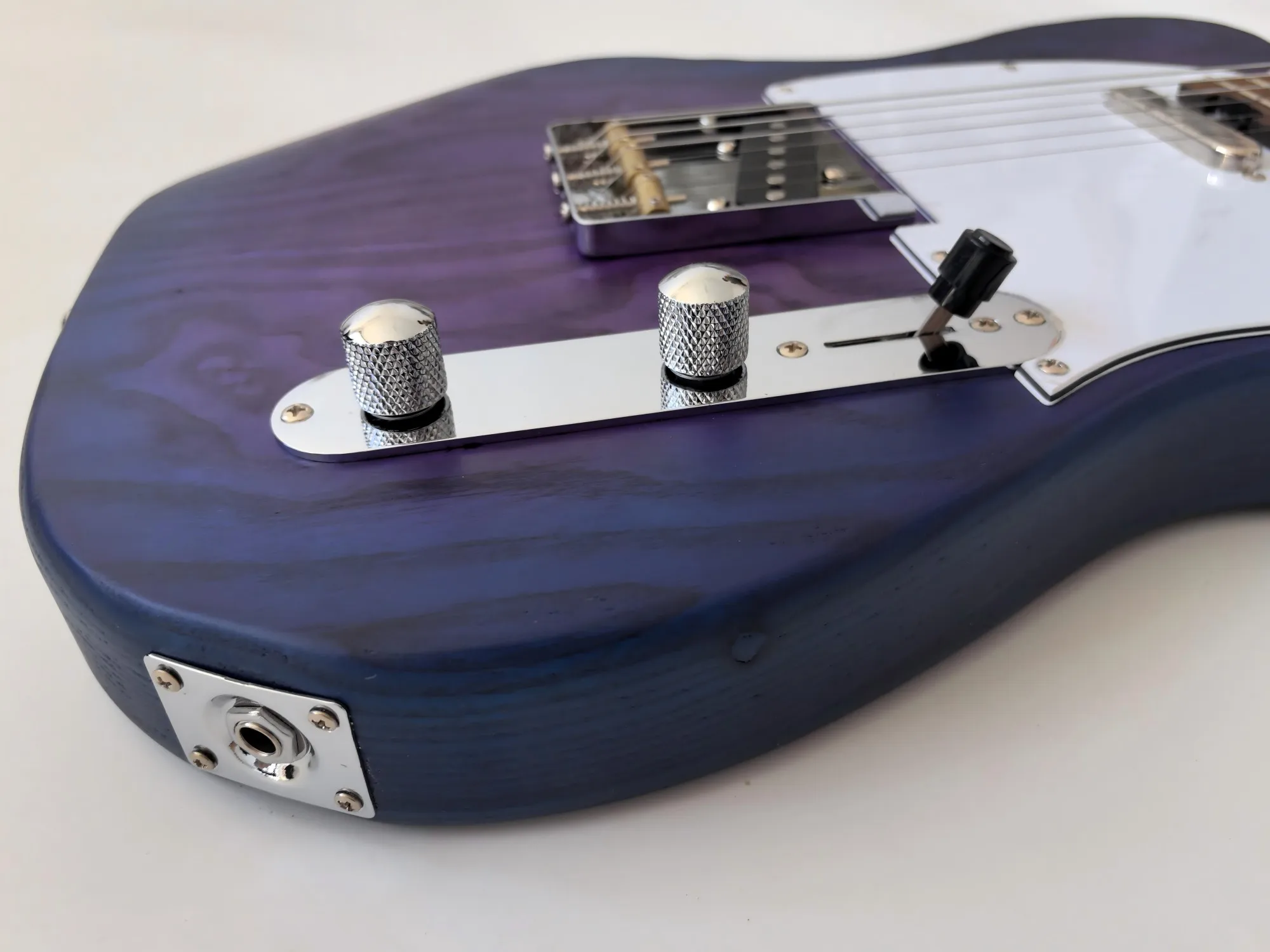 In Stock:  Matte Blue Circle Purple 6-string Ash Wood Electric Guitar, Rosewood Fingerboard, Rear Lock String Lute Button.