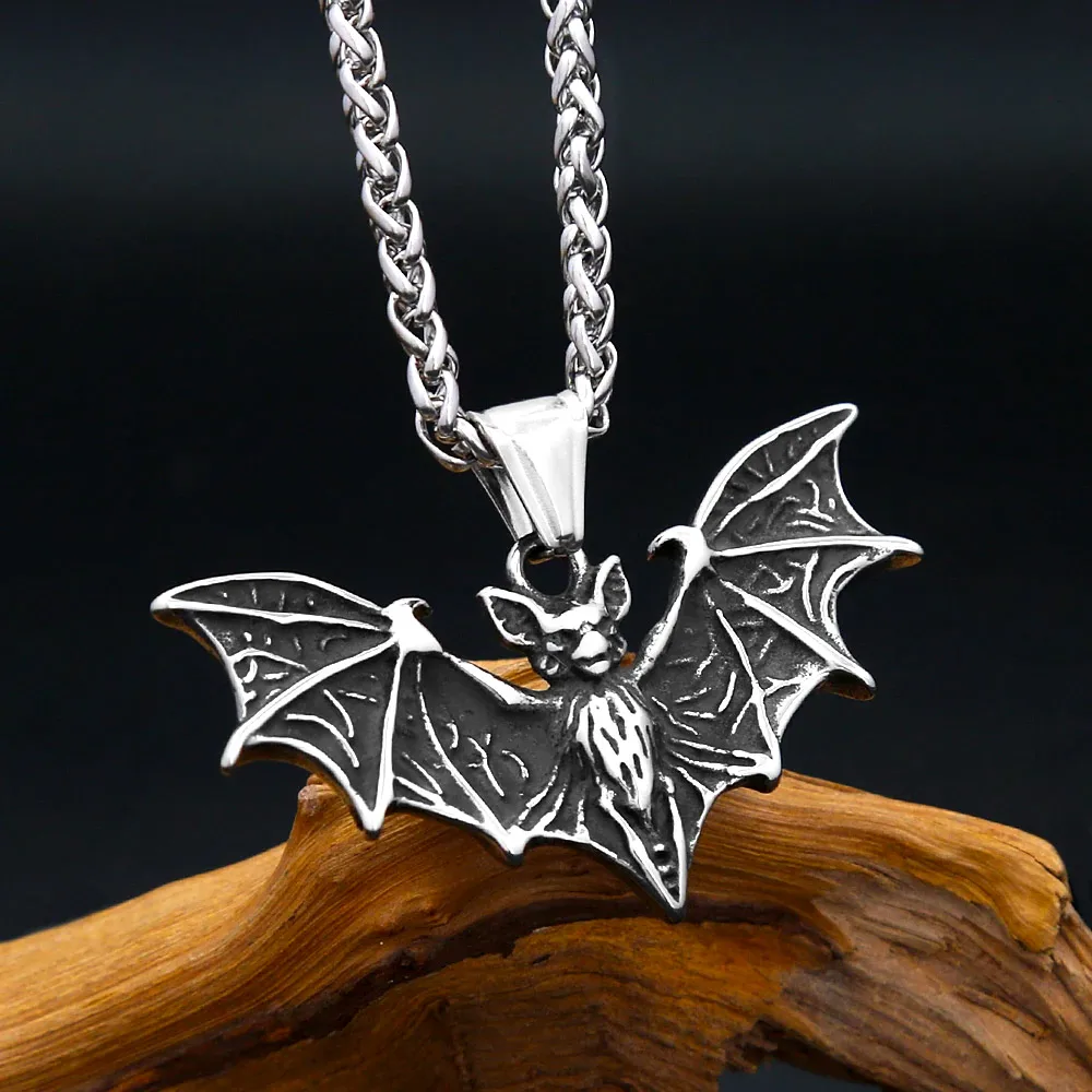 Punk Rock Bat Pendant Necklace Antique Silver Long Chain Gothic Fashion Jewelry for Men Women Halloween Decoration Gift