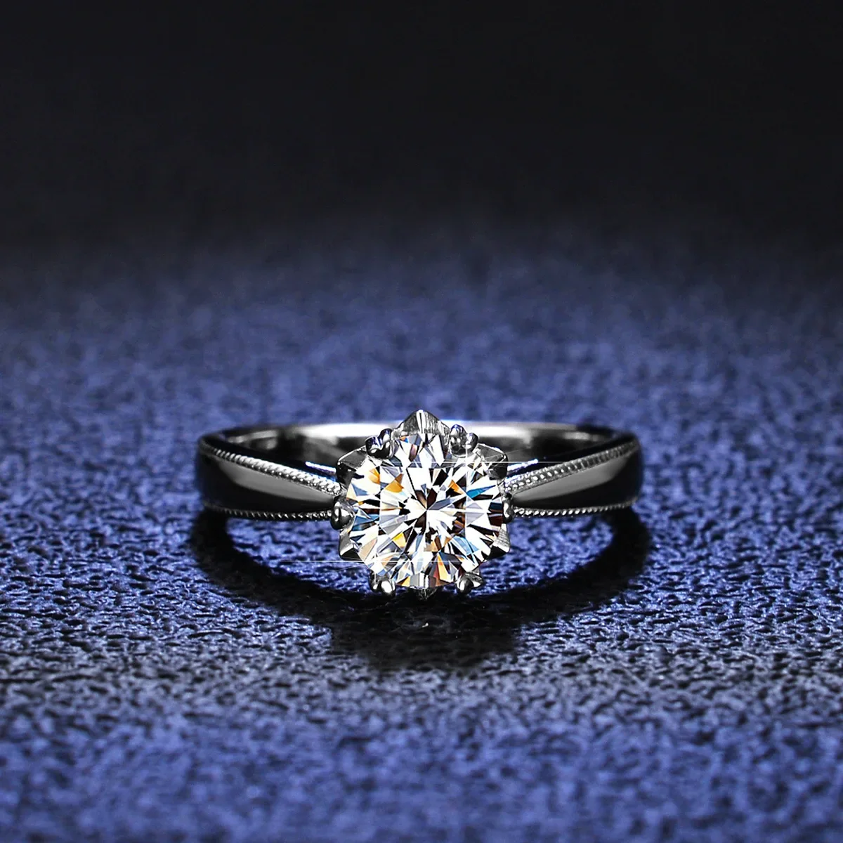 

18K gold inlaid diamond ring, goddess style PT950 platinum ring, moissanite strap, snowflake diamond fashionable and simple ring