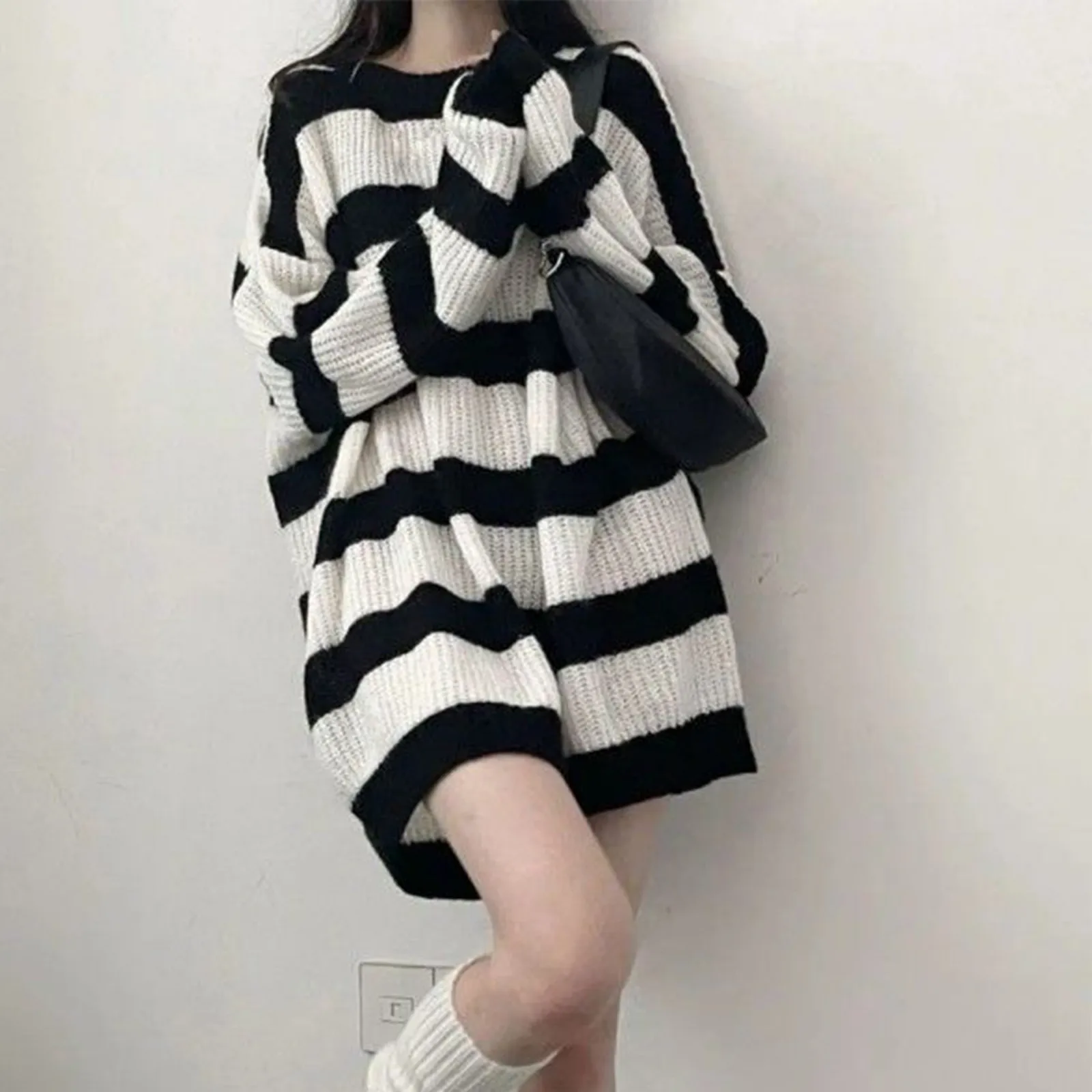 New black and white checkered sweater for women in spring and autumn, Casual style loose striped knit sweater, popular Pullovers