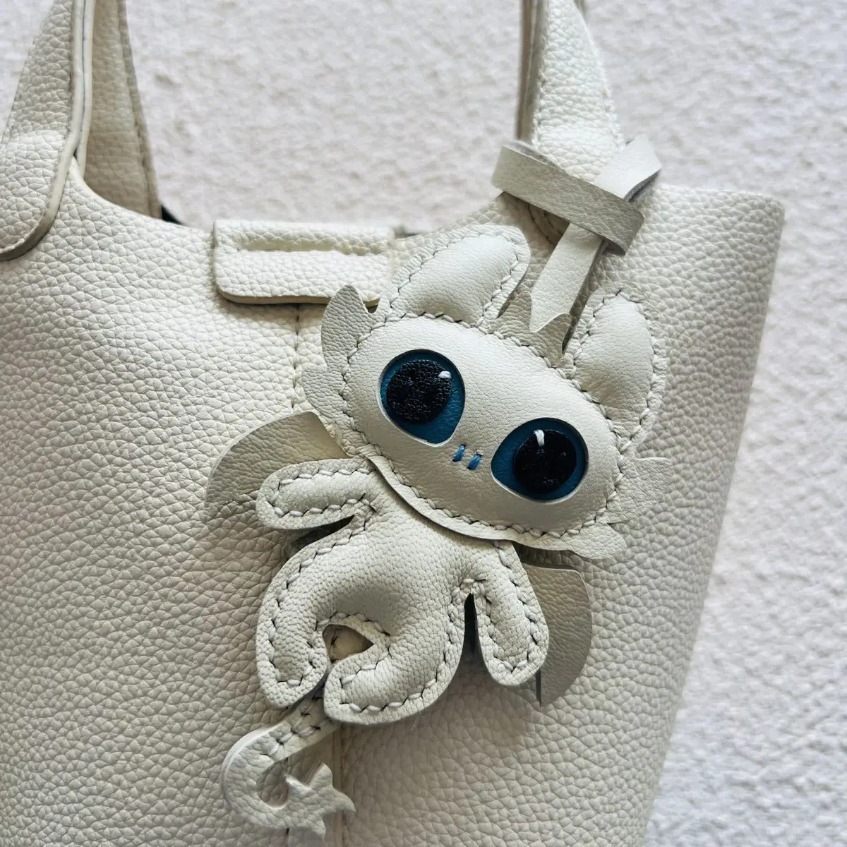 Handmade genuine leather pendant gift keychain charm toothless lambskin cute couple stitched creative bag accessory