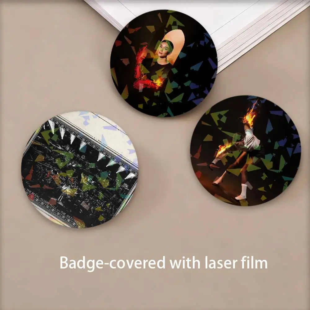 Singer S-St V-Vincent Round Badge Lapel Pins for Backpacks Briefcase Laser Brooch Clothes Gifts