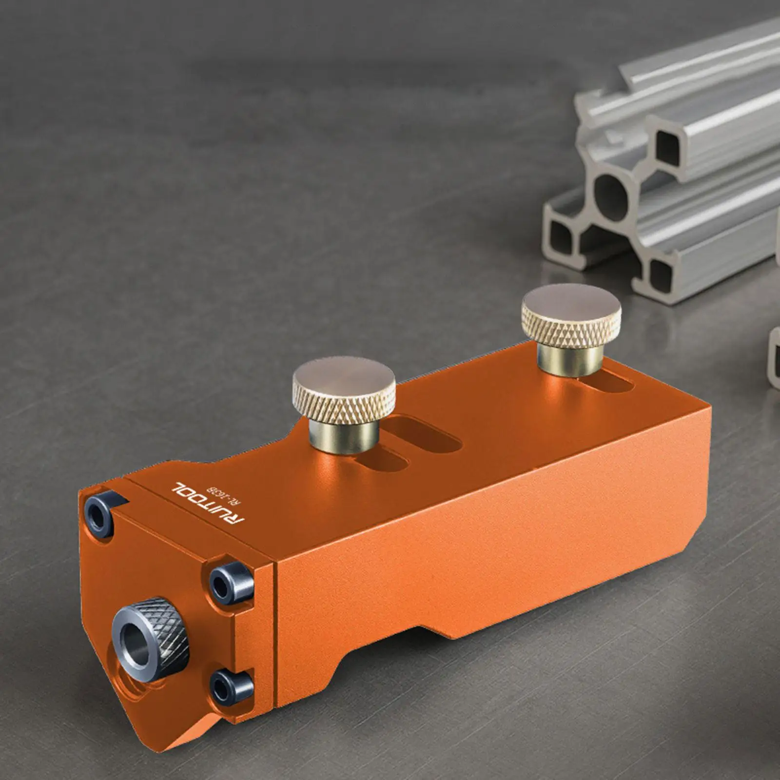 

Tapping guide for aluminum profiles with 3 sliders, easy-to-use, single-access
