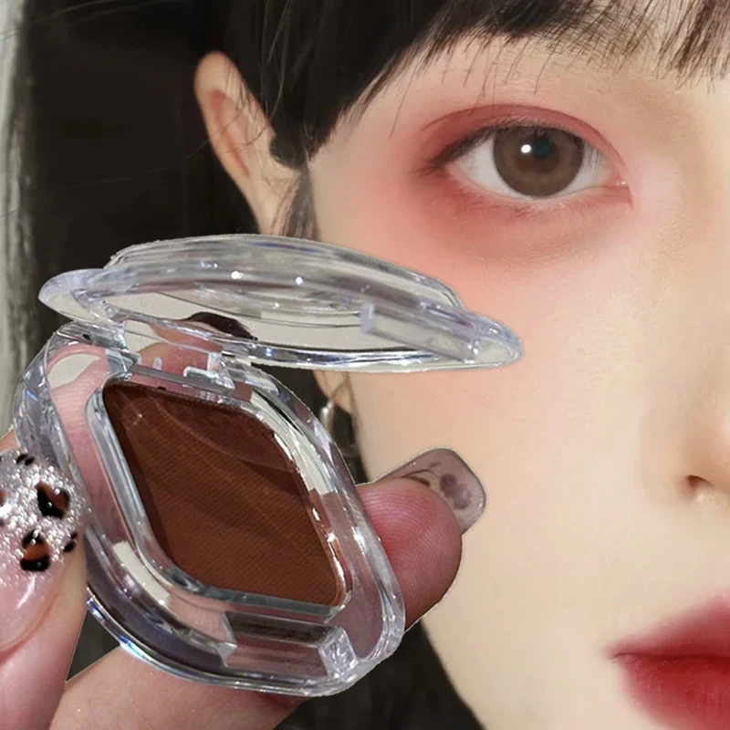 لوحة ظلال عيون بلون أحمر غير لامع وبني لؤلؤي لامع منخفض التشبع لتسليط الضوء على مكياج ظلال العيون الأرضية