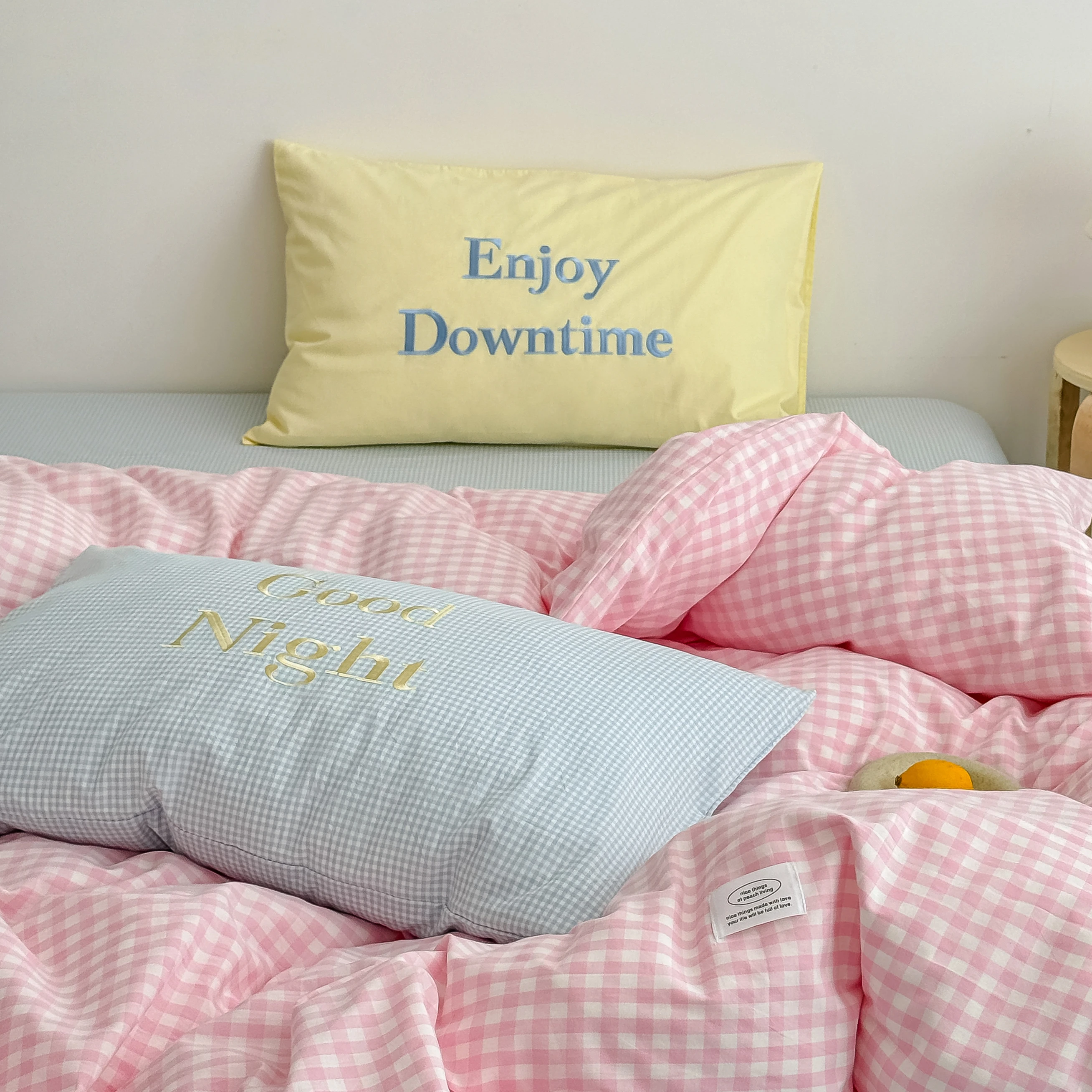 

Комплект постельного белья из чистого хлопка с вышивкой в клетку, 4 предмета, кремово-розовый, тренд блогеров, дышащий, комфортный, на все сезоны