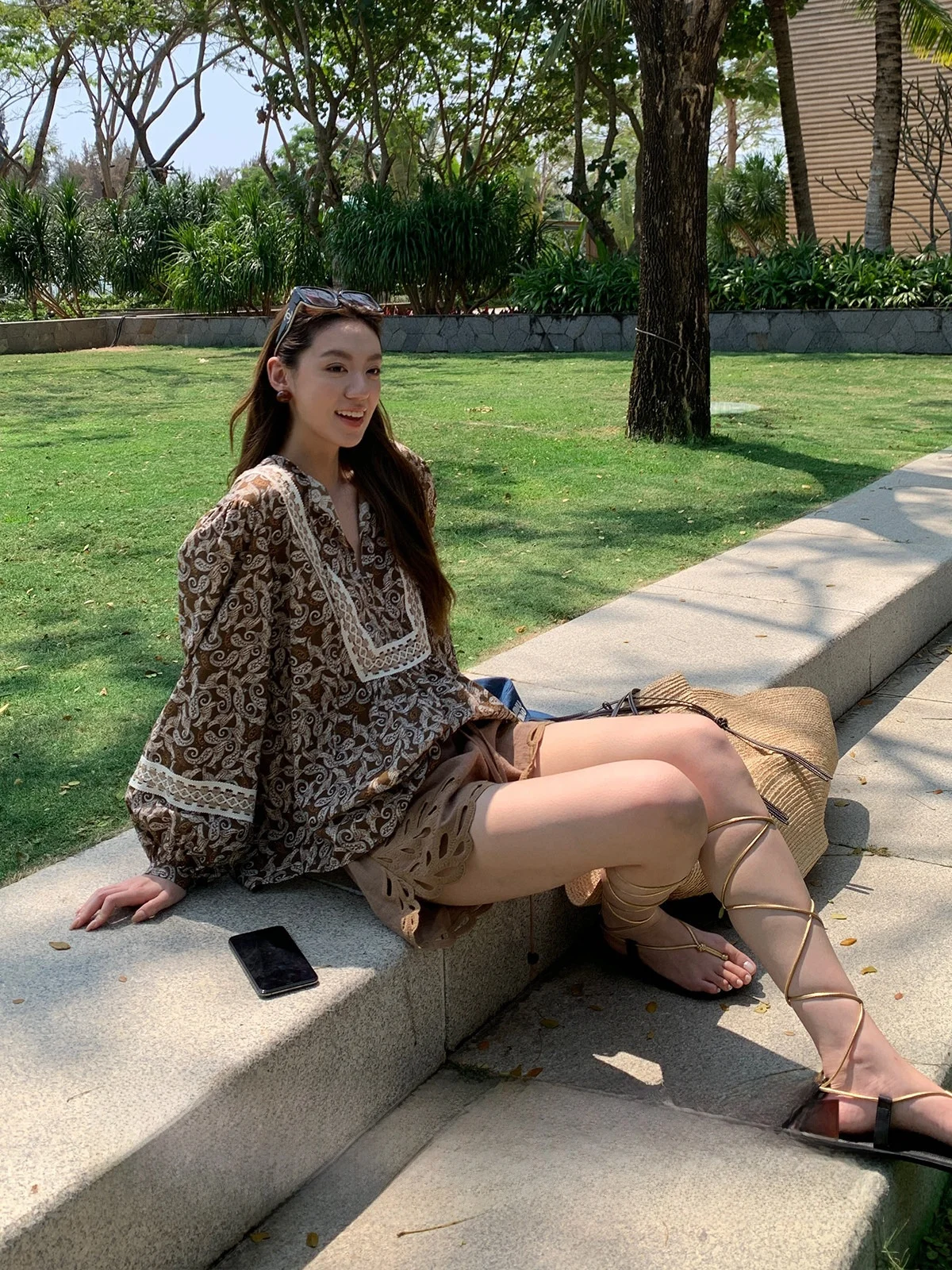 

Gakee Official Retro Women's irt Summer New Design Faionable Walnut Flower Precise Blouse Loose Fit Long Sve V-Ne