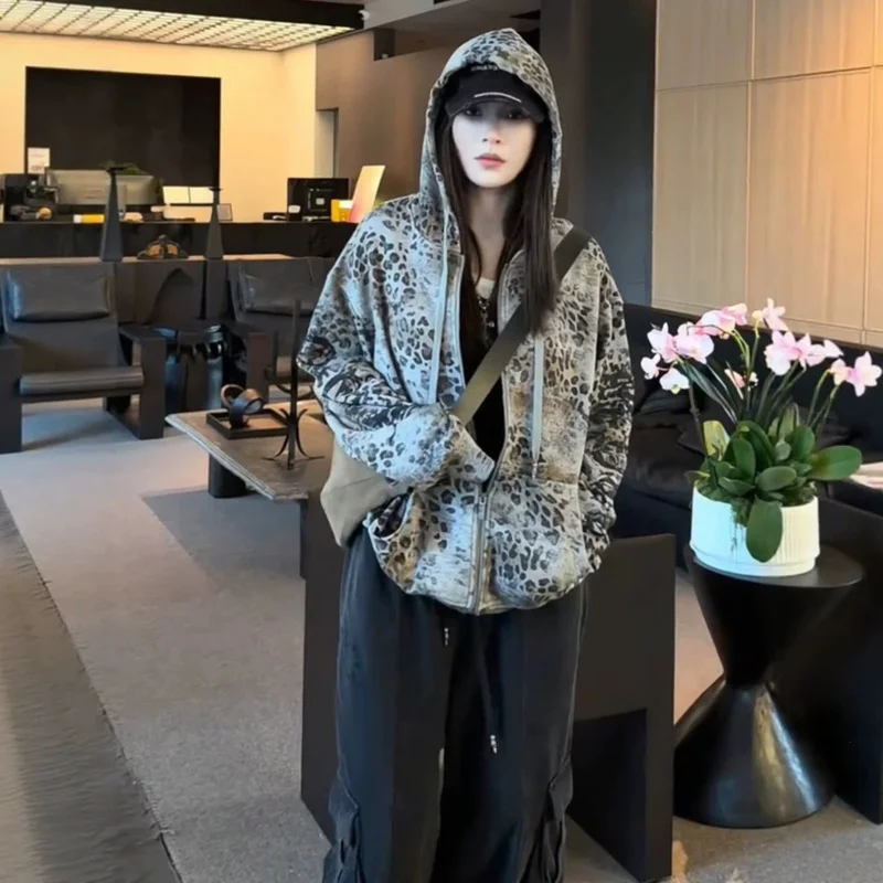 QICHE Men Vintage Zip Up Hoodie, Digital Printed Rivet Leopard Print Design Casual Outerwear Autumn Winter