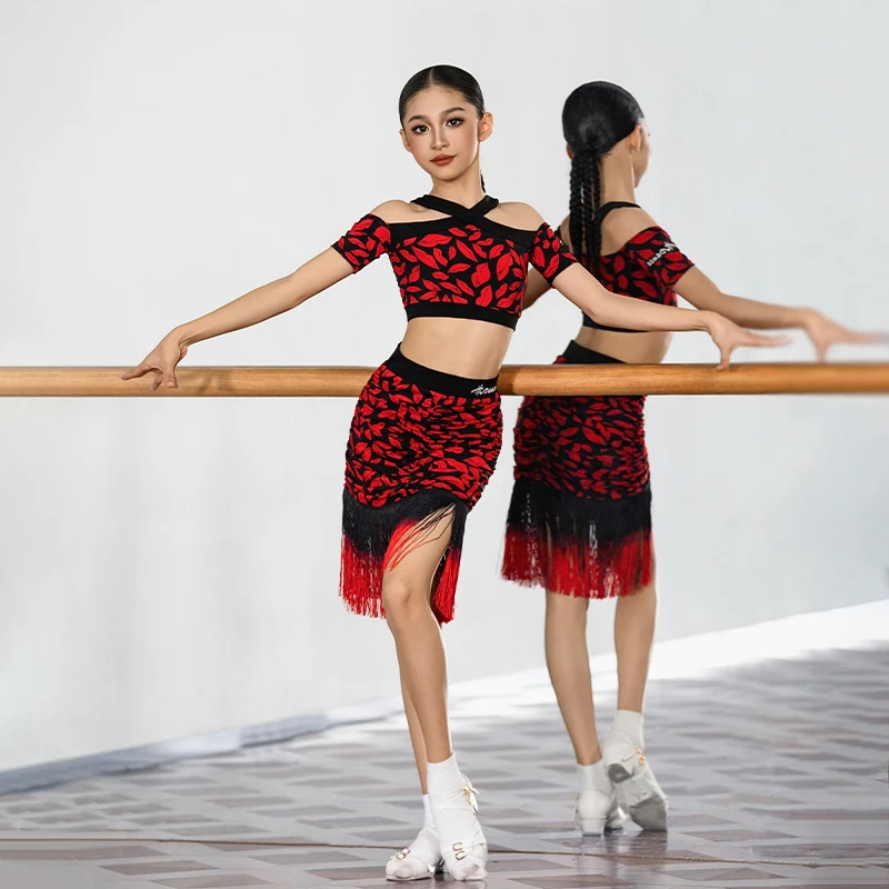 

2025 Latin Dance Dress Performance Costumes Girls Lips Print Tassels Skirts Suit Chacha Rumba Tango Dance Latin Wear DN20828