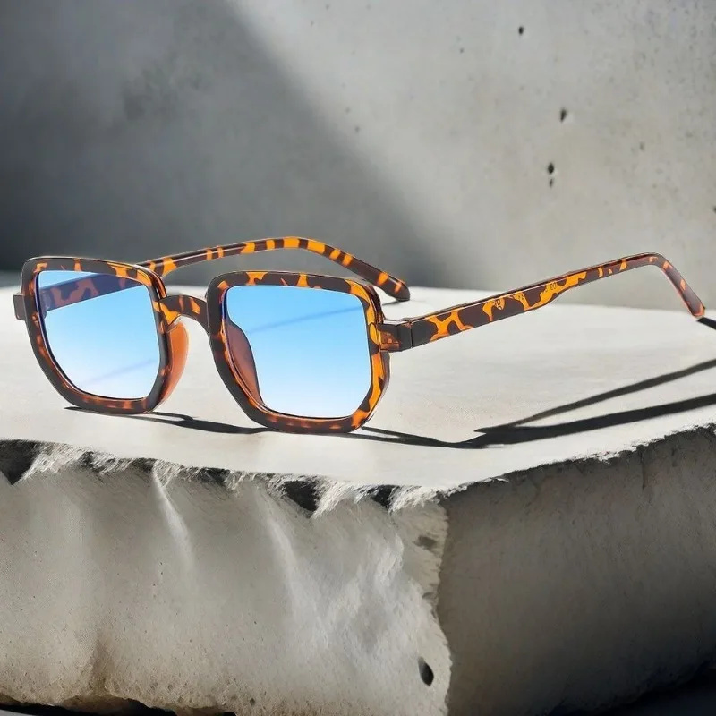 Vintage-Sonnenbrille mit Leopardenmuster, quadratisch, für Herren und Damen, 2024, Markendesigner, modisch, Farbverlauf, blaue Linse, Sonnenbrille mit Metallscharnier