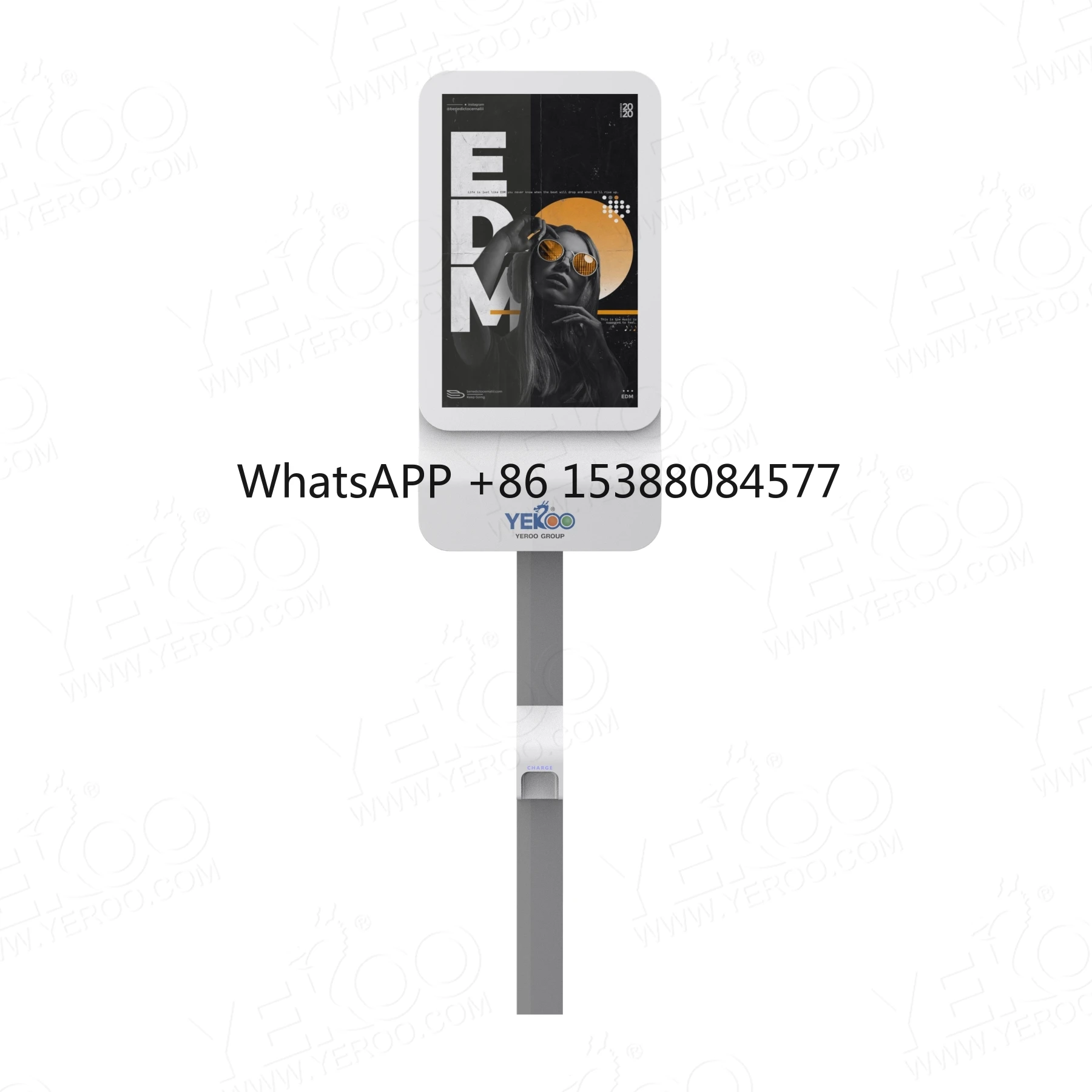 Railway Station P3 LED Screen Display Advertising Lightbox Muppy with Cell Phone Charging