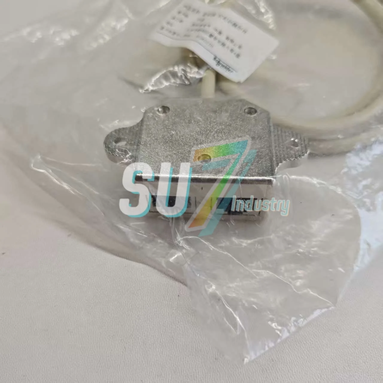 

100% НОВЫЙ VW3A8306TF10 Altivar Modbus