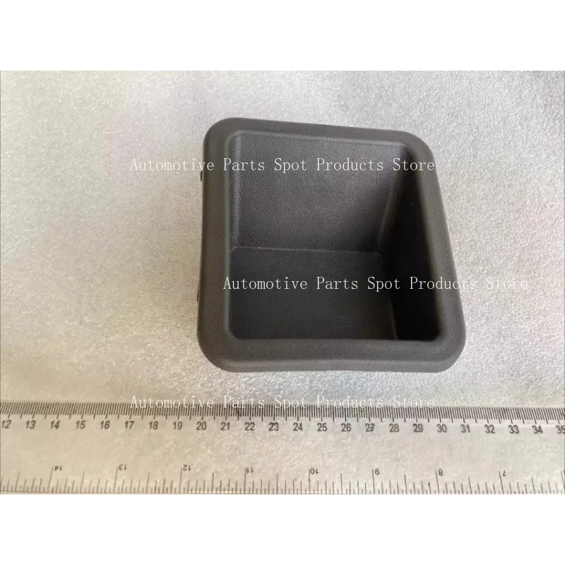

Suitable for Toyota Forklift Parts Tool Box 53214-26600-71 8FD/G10-70