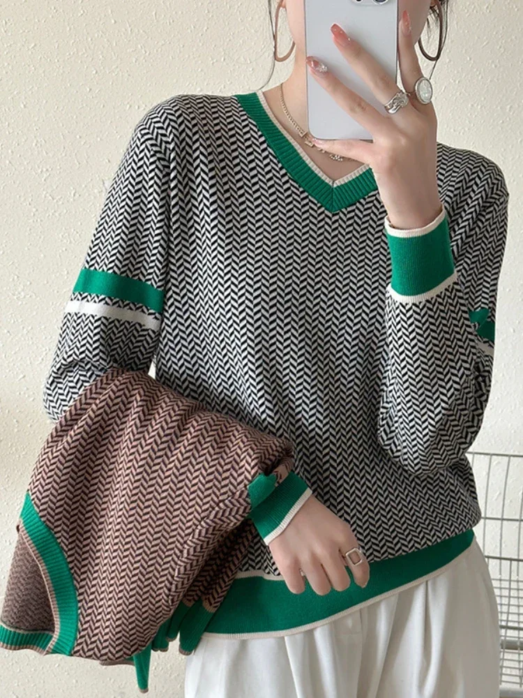 

2024 Autumn/Winter Fashion New Women's Retro Hoodie Knitted Checkered Color Blocked Warm V-neck Casual Knitted Sweater Jumper