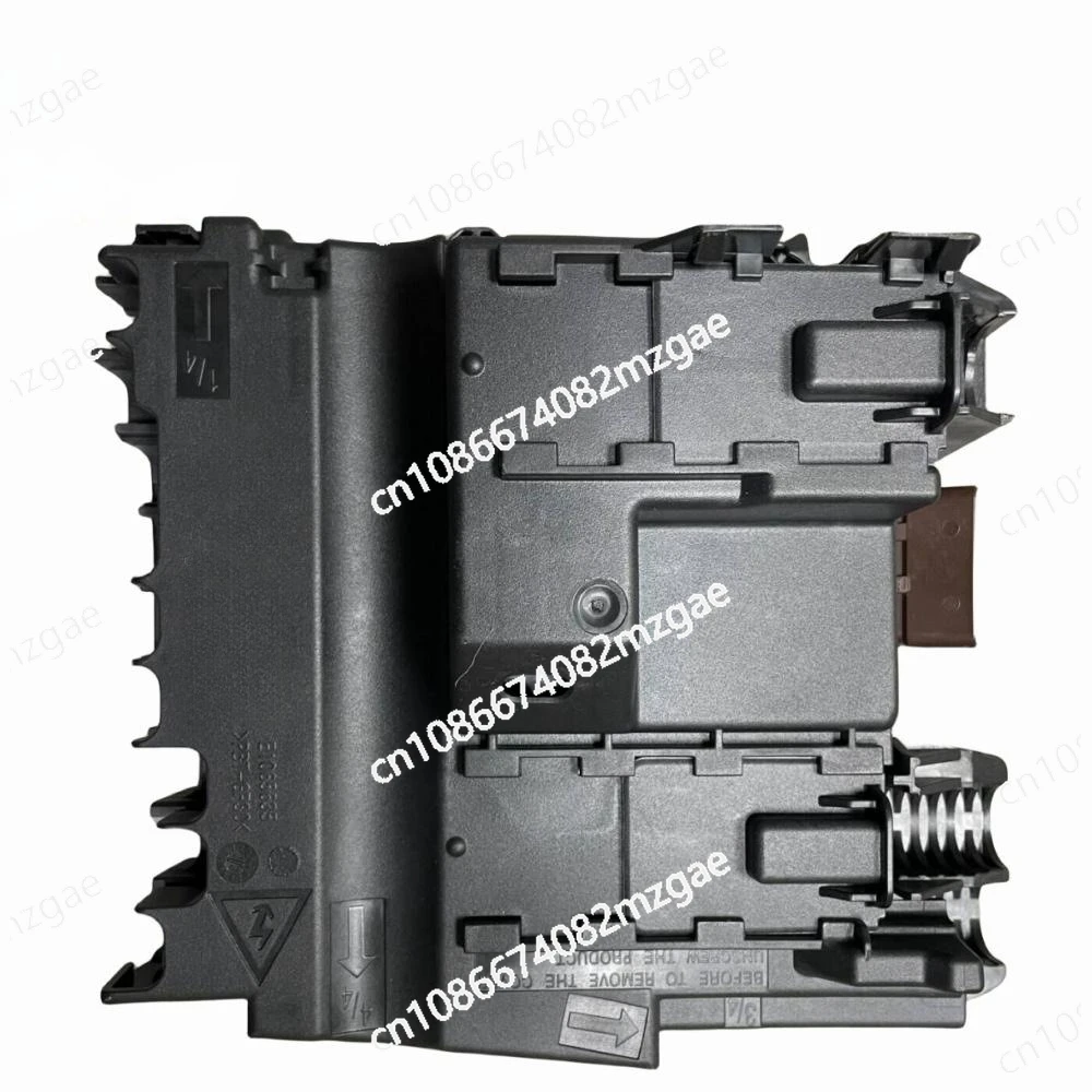 Automotive battery protection fuse management unit 967535380